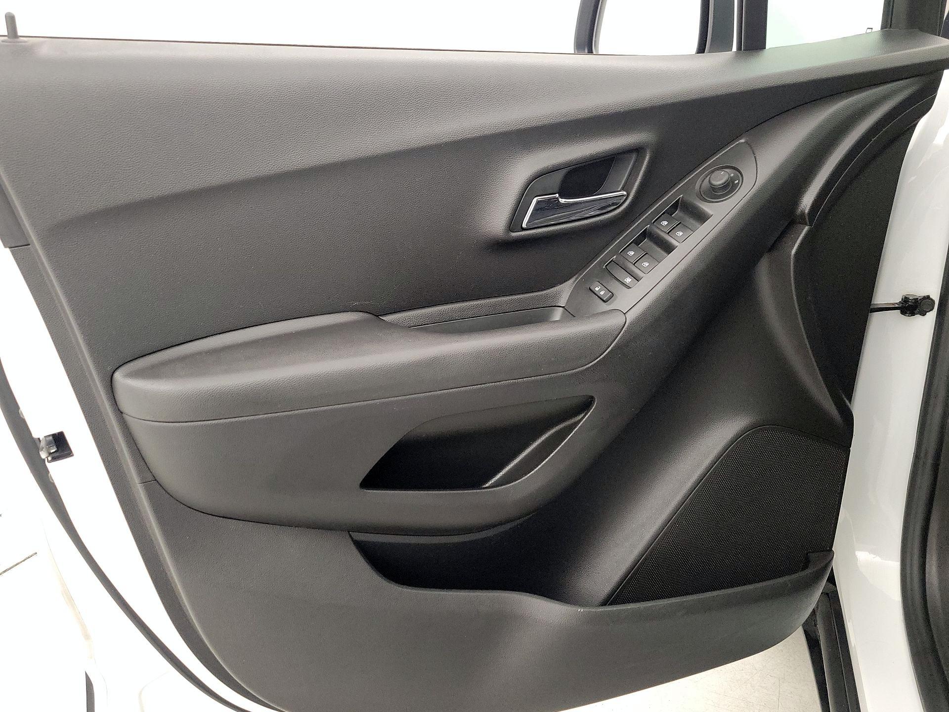 Thumbnail: 2019 Chevrolet Trax - 12