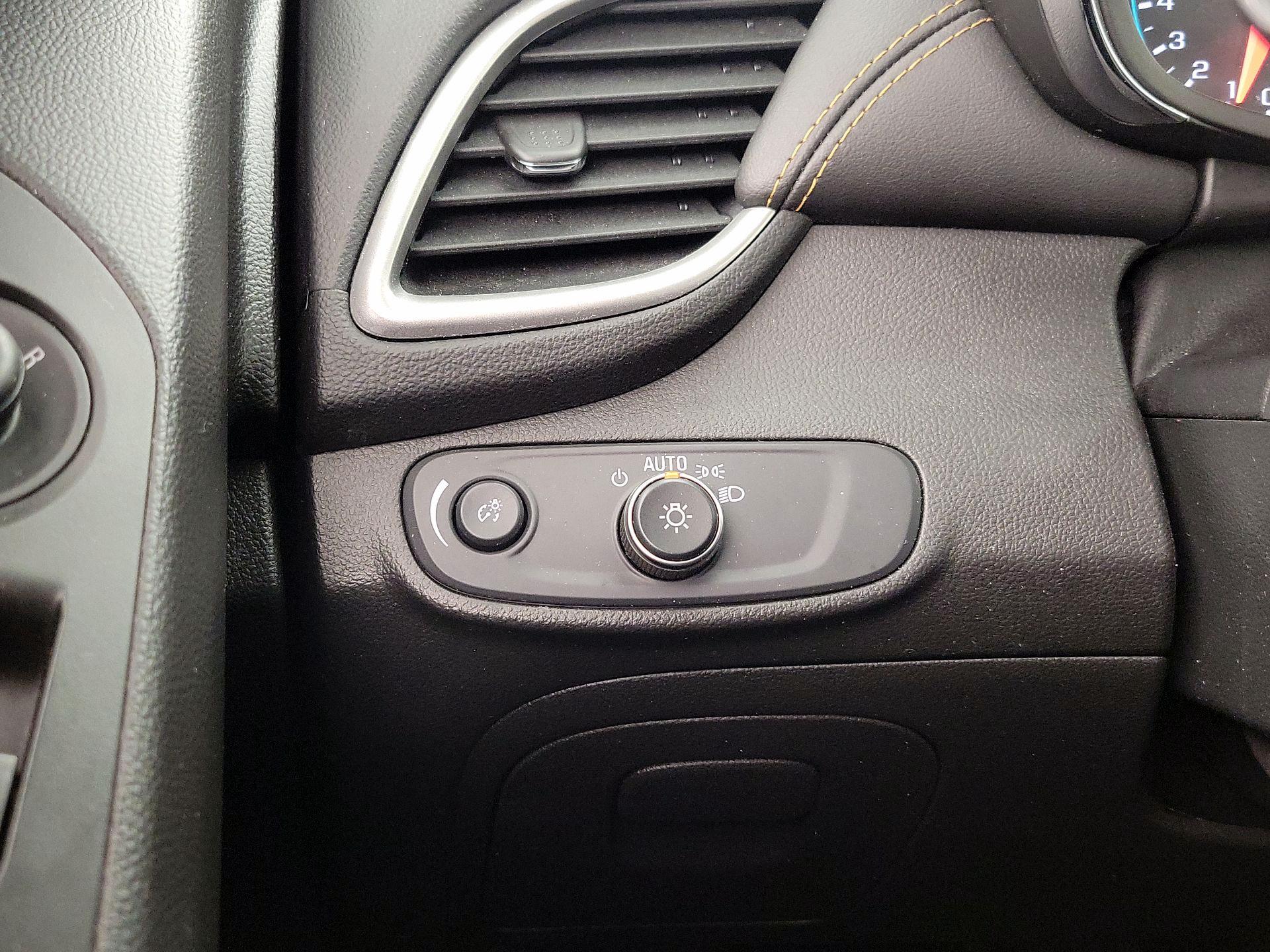 Thumbnail: 2019 Chevrolet Trax - 13