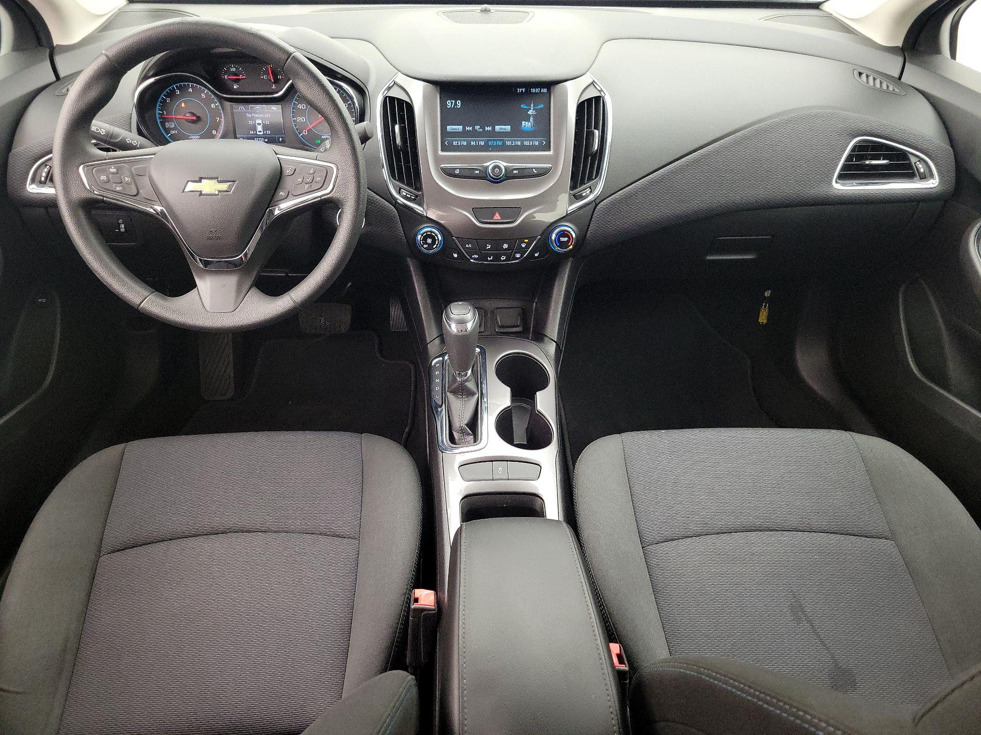 Thumbnail: 2017 Chevrolet Cruze - 9