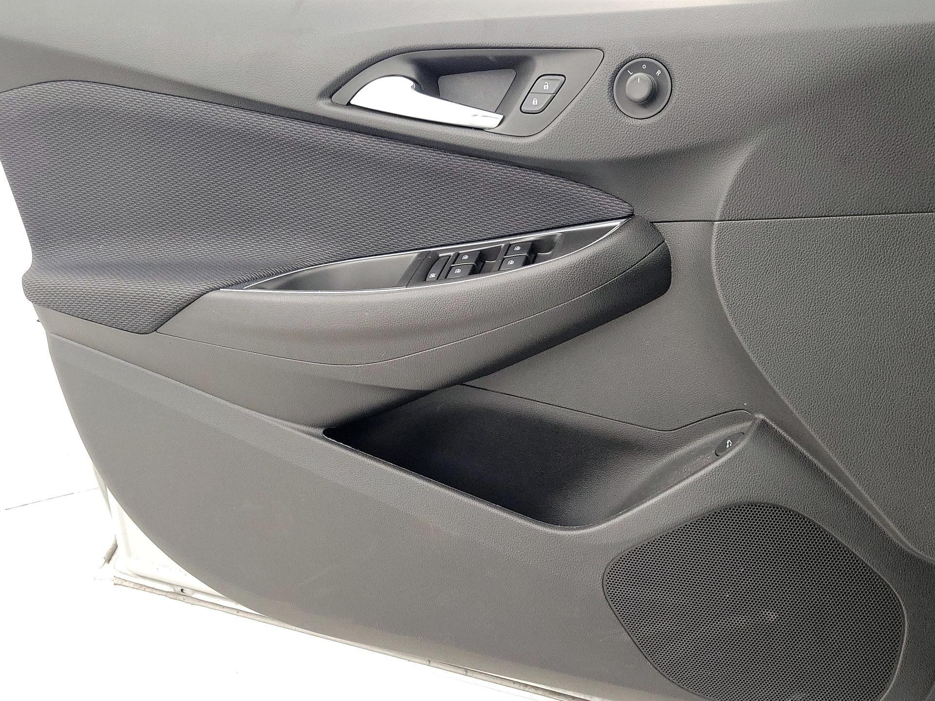 Thumbnail: 2017 Chevrolet Cruze - 12