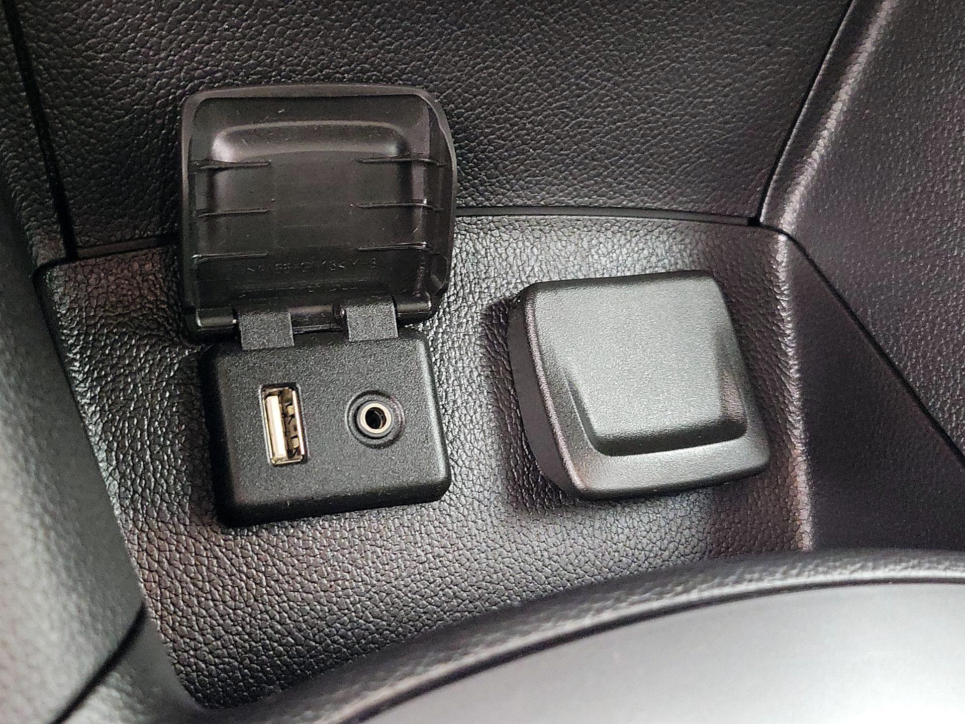 Thumbnail: 2017 Chevrolet Cruze - 18