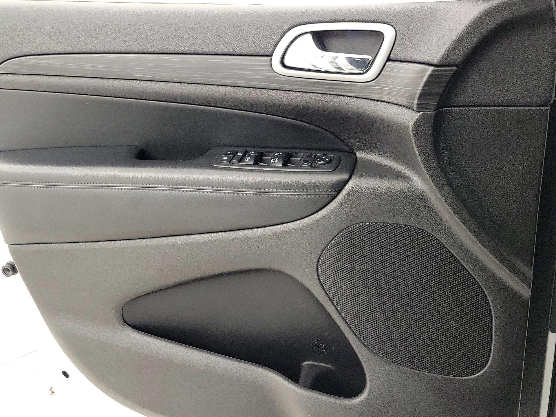 Thumbnail: 2019 Jeep Grand Cherokee - 12