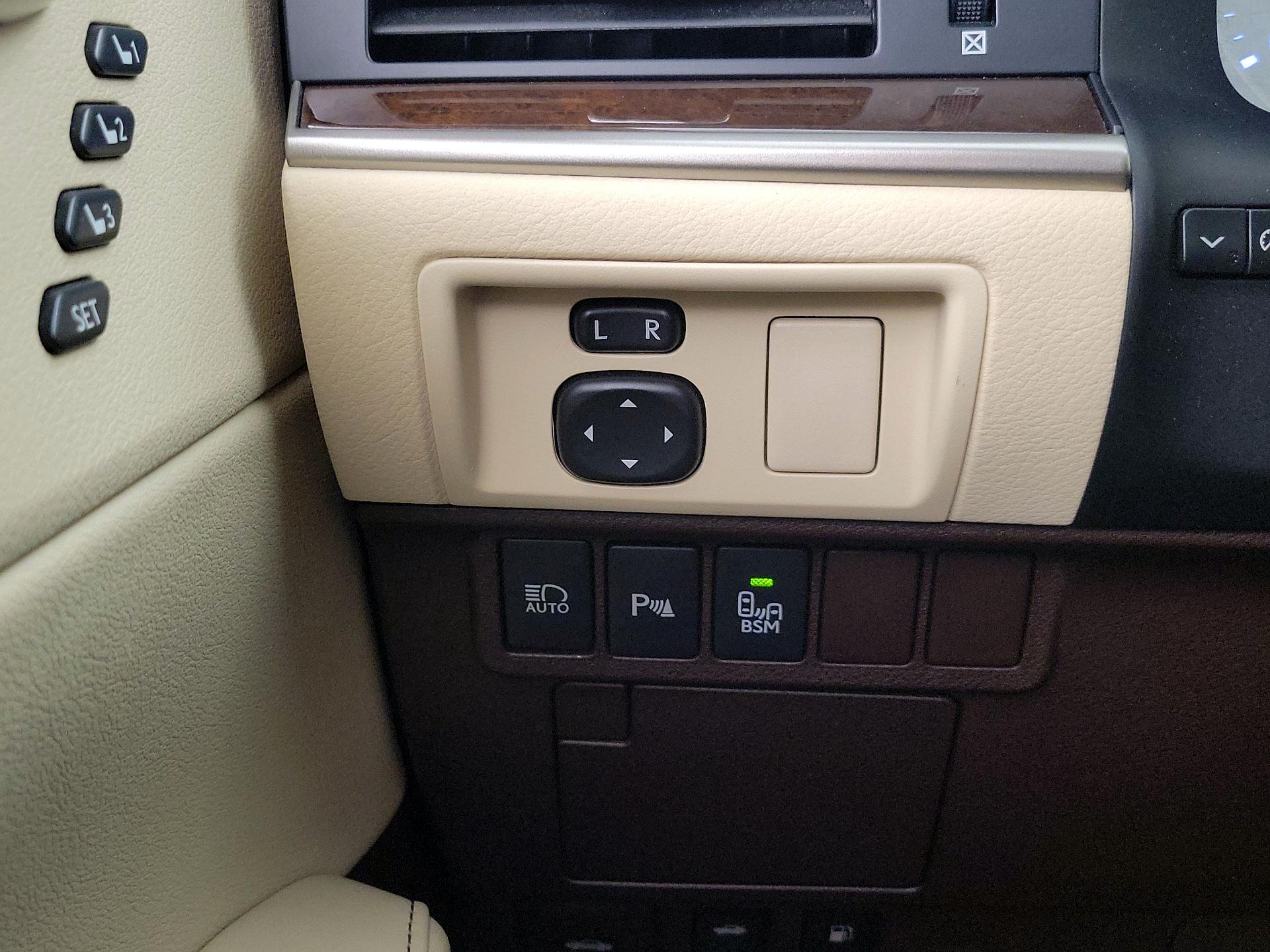 Thumbnail: 2018 Lexus ES - 13