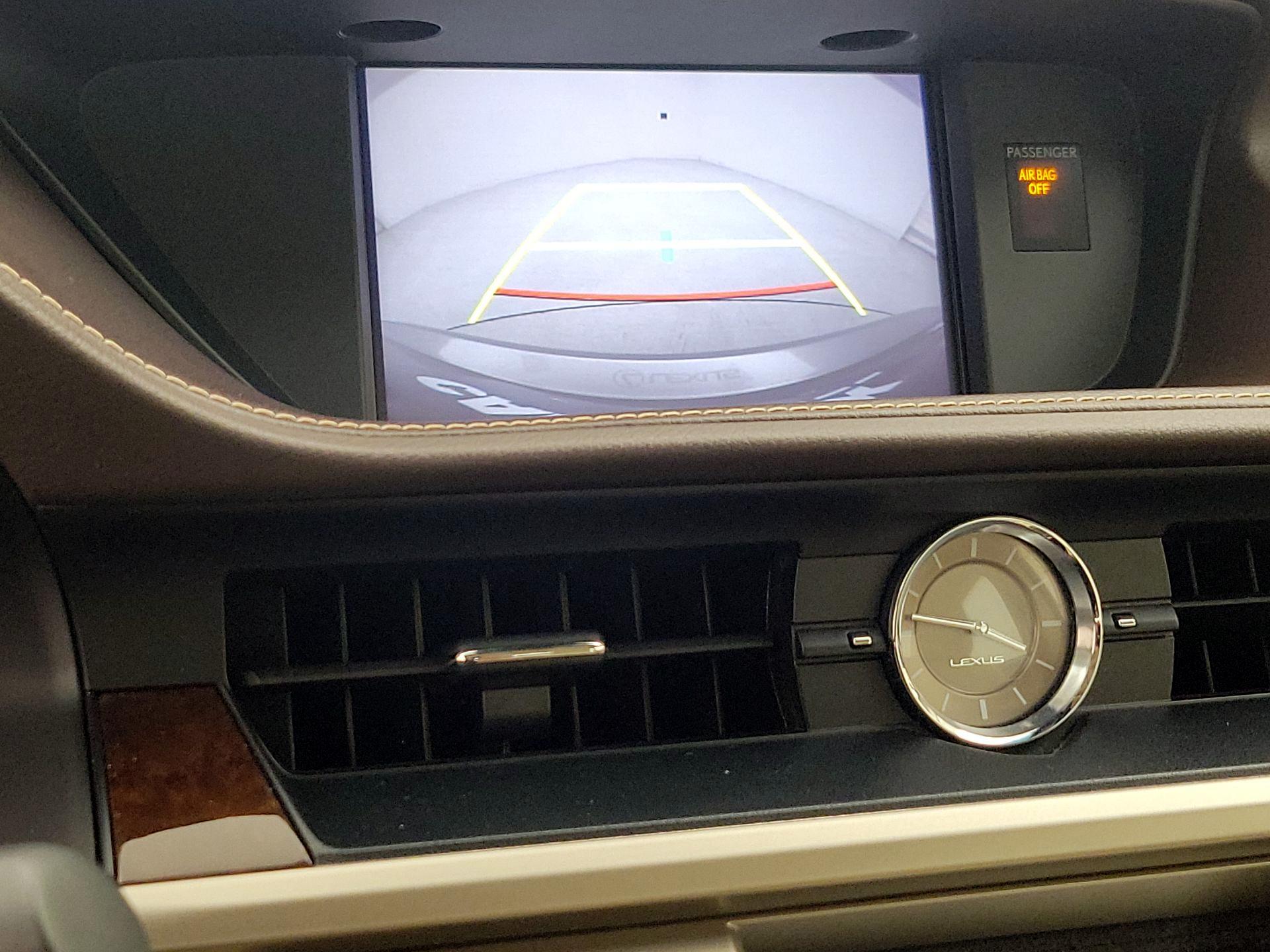 Thumbnail: 2018 Lexus ES - 15