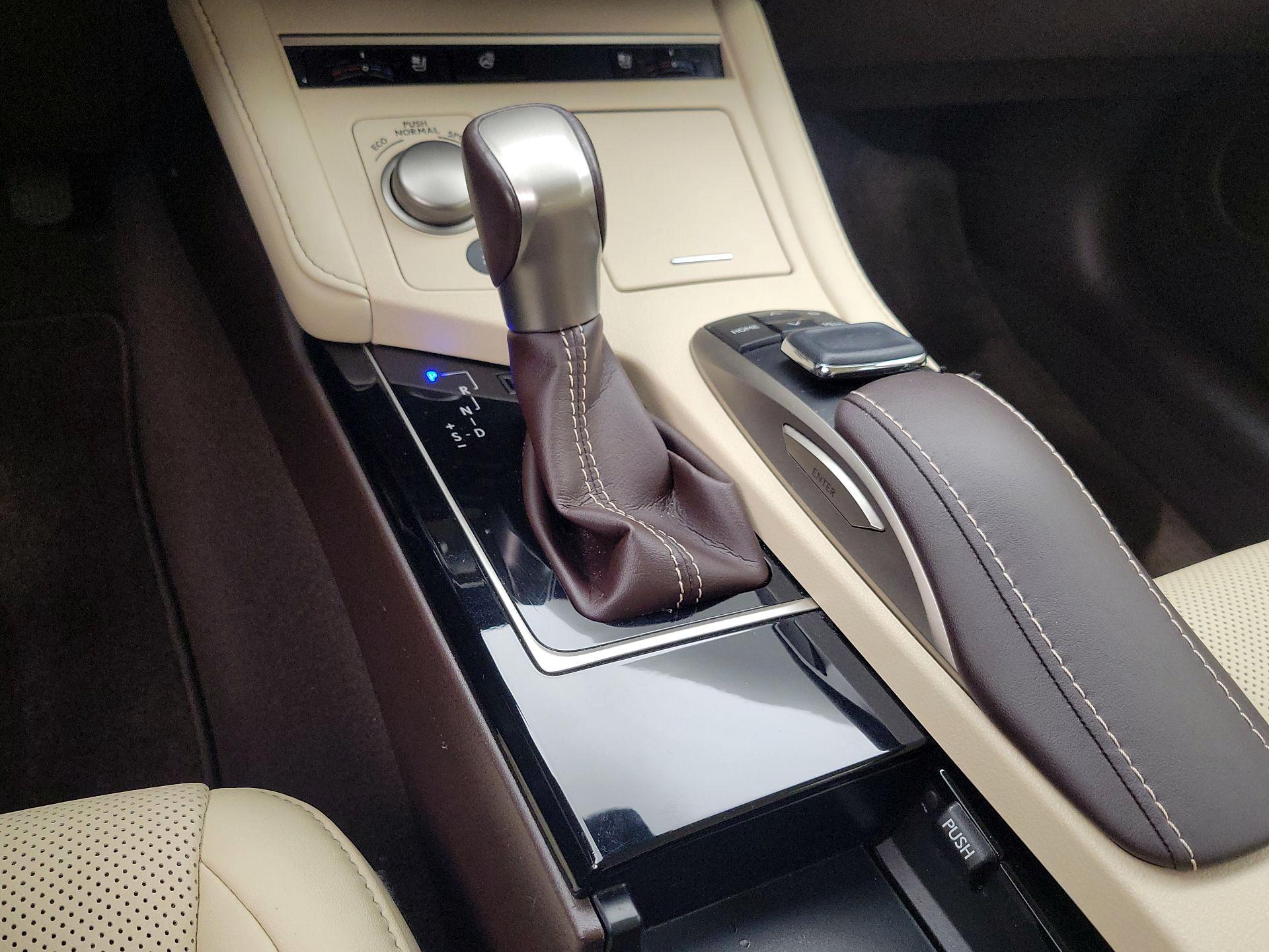 Thumbnail: 2018 Lexus ES - 18