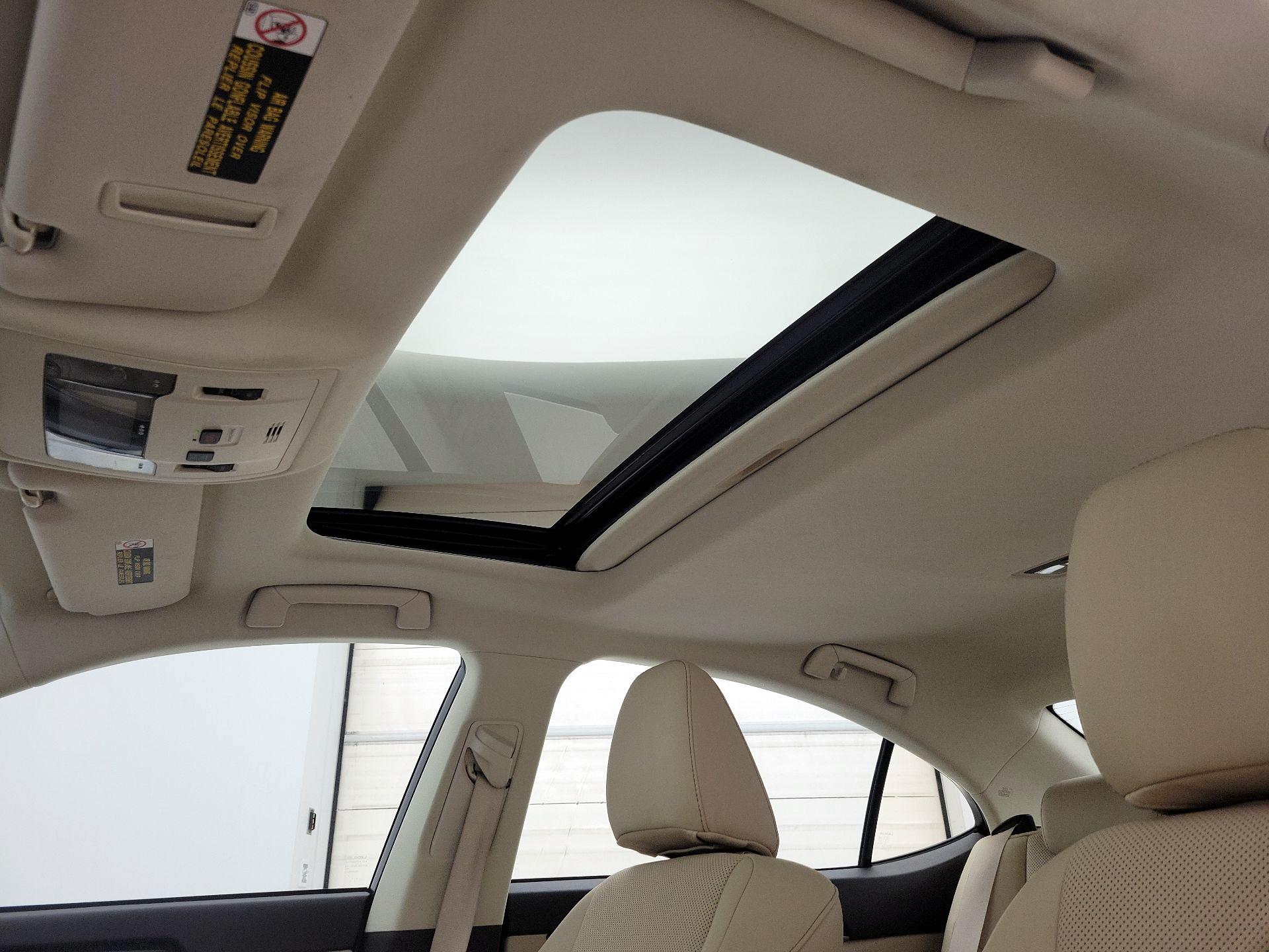 Thumbnail: 2018 Lexus ES - 20