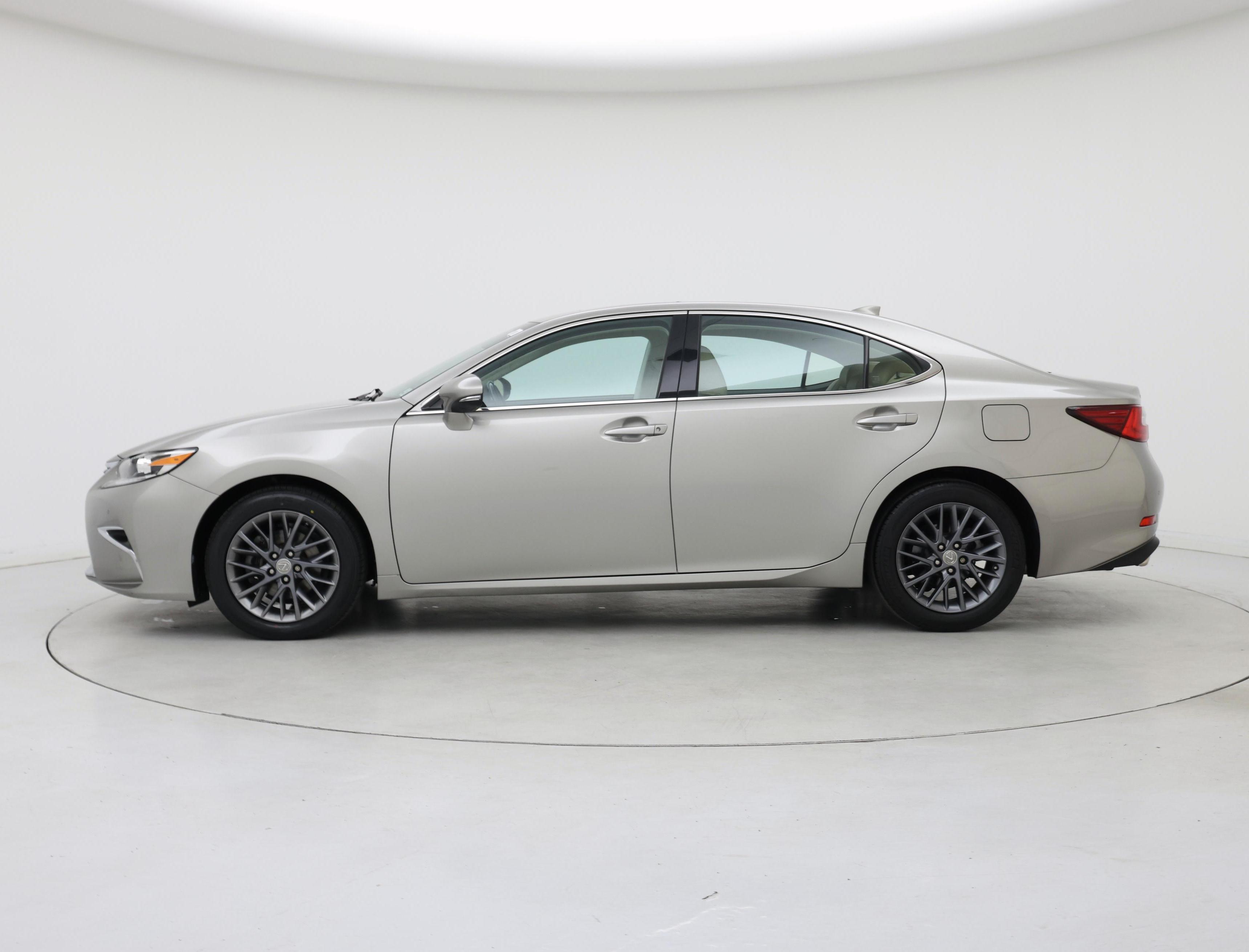 Thumbnail: 2018 Lexus ES - 3