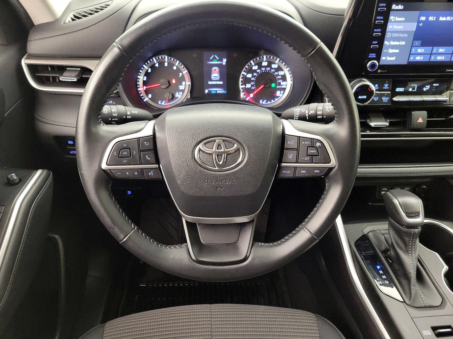 Thumbnail: 2022 Toyota Highlander - 10