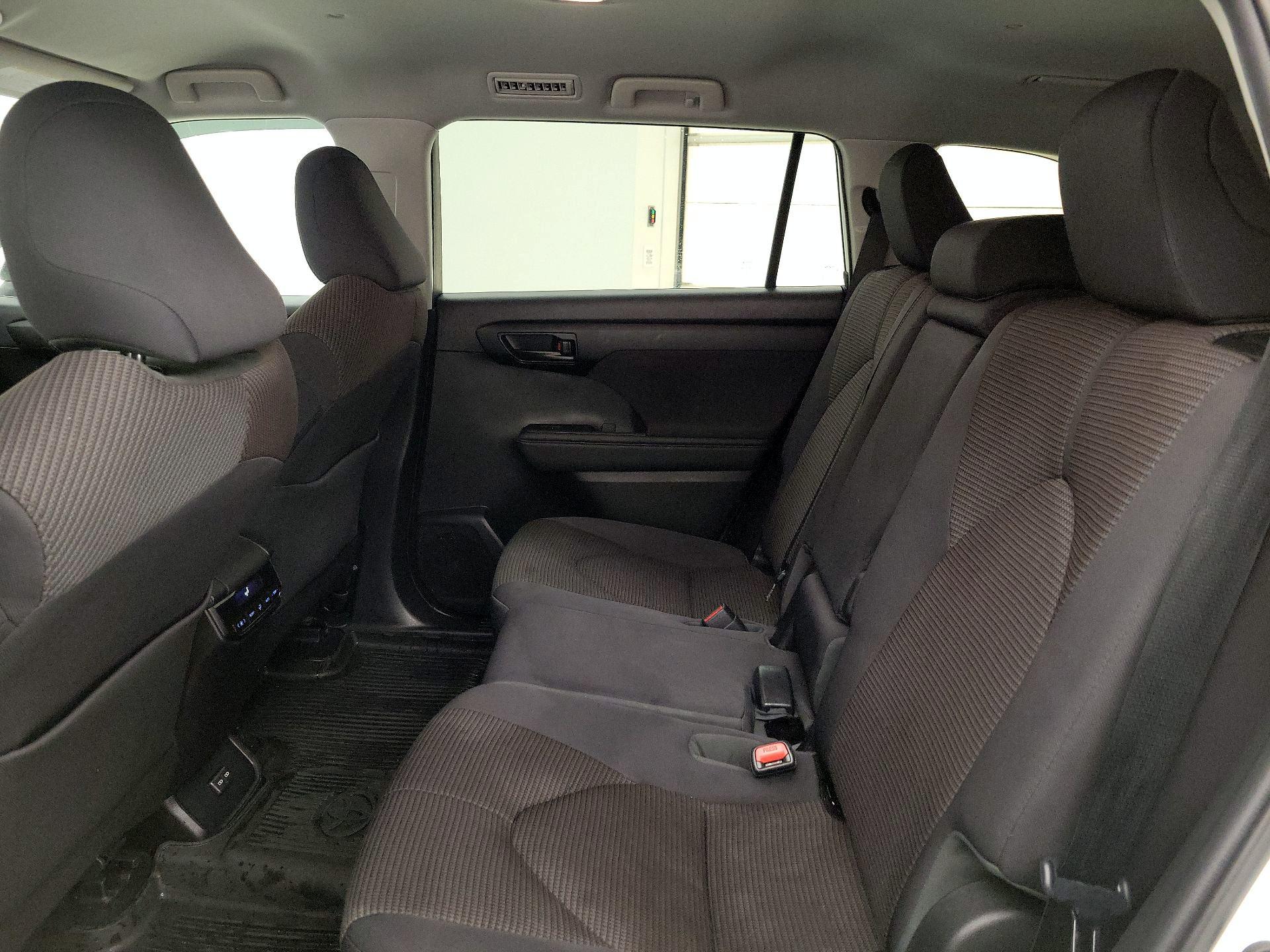 Thumbnail: 2022 Toyota Highlander - 19