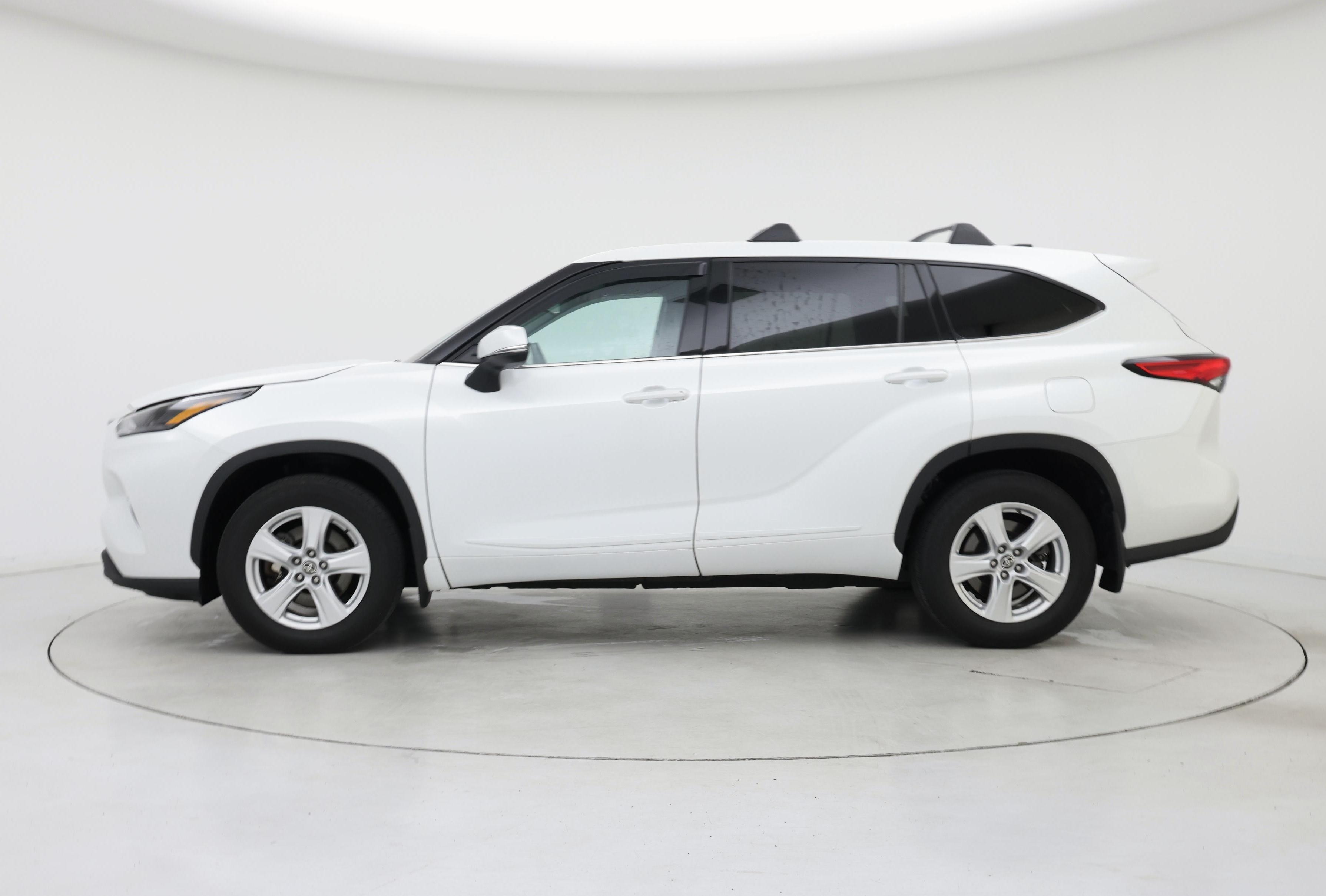 Thumbnail: 2022 Toyota Highlander - 3