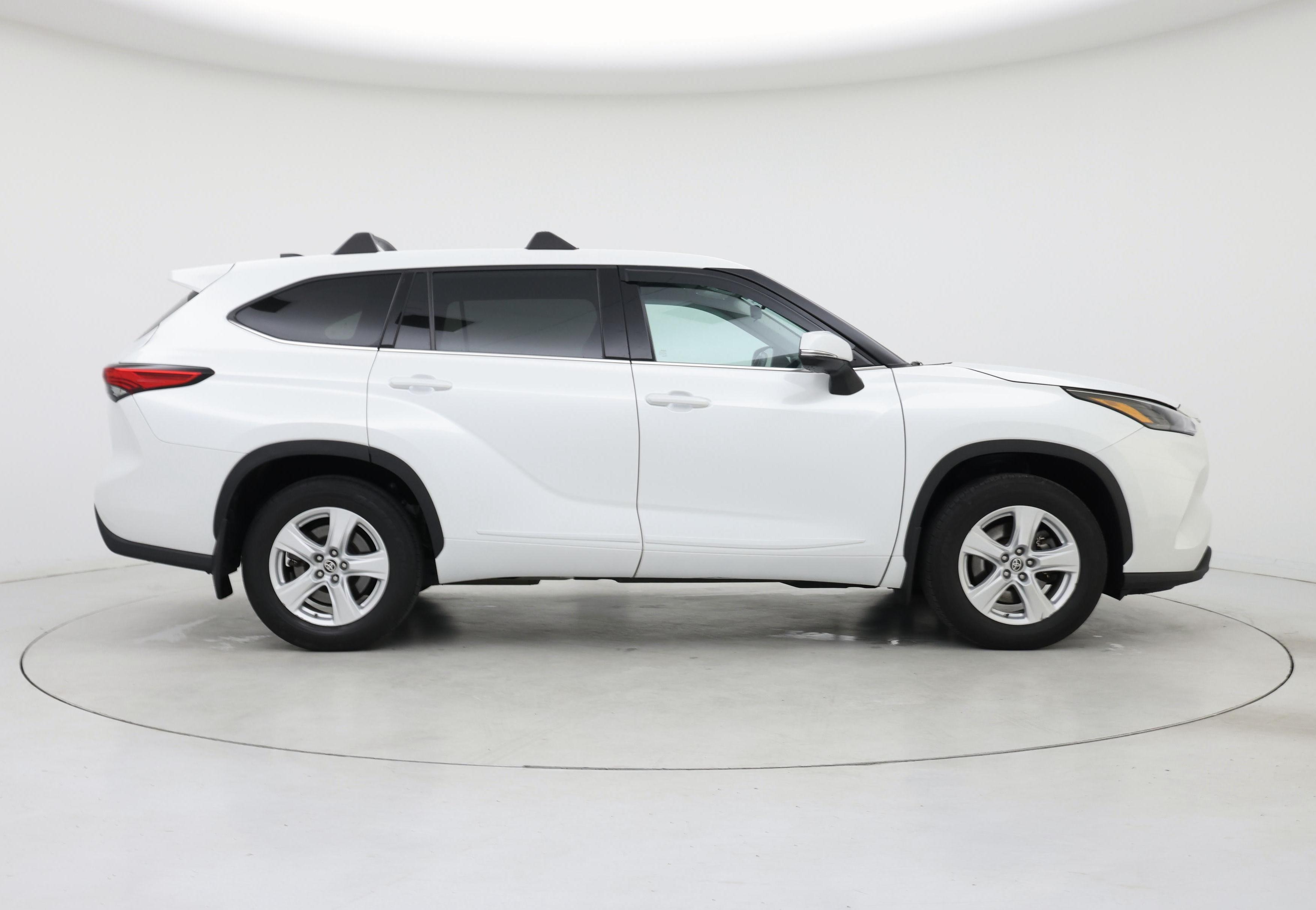 Thumbnail: 2022 Toyota Highlander - 7