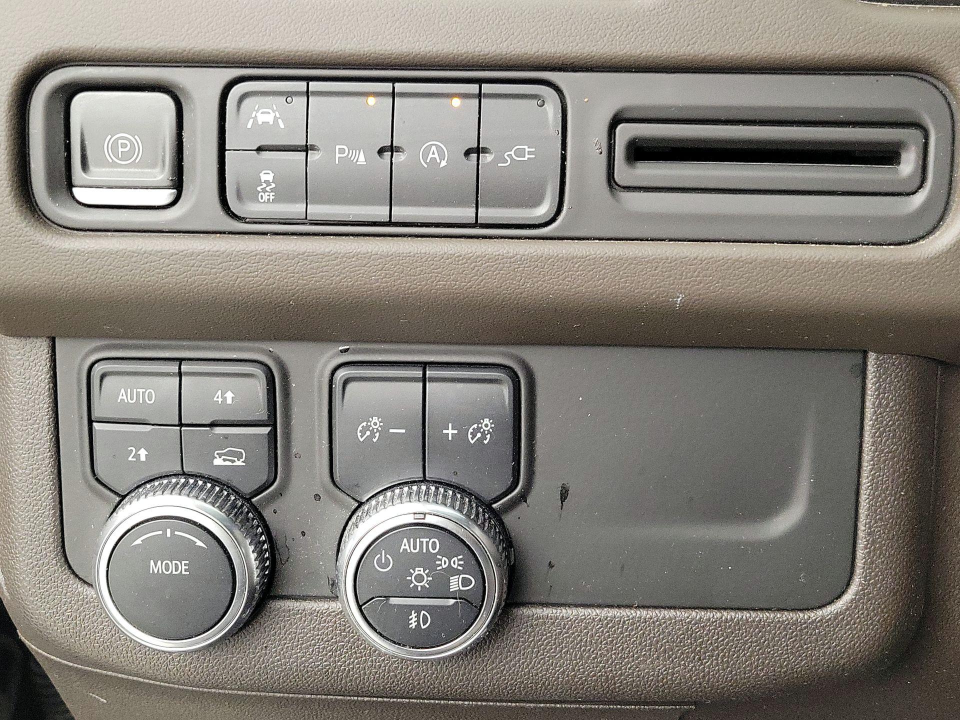 Thumbnail: 2022 GMC Yukon XL - 13