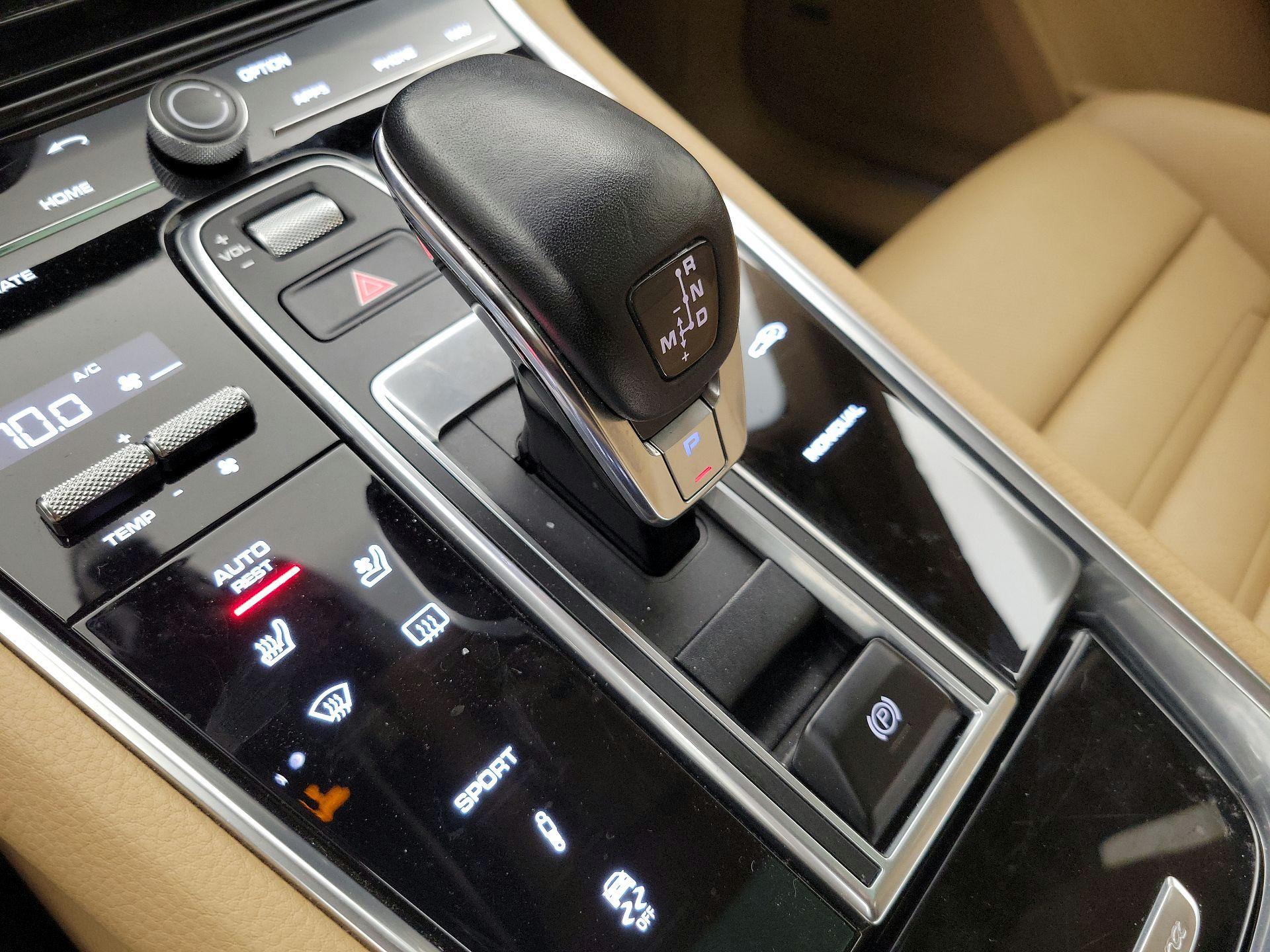 Thumbnail: 2018 Porsche Panamera - 18