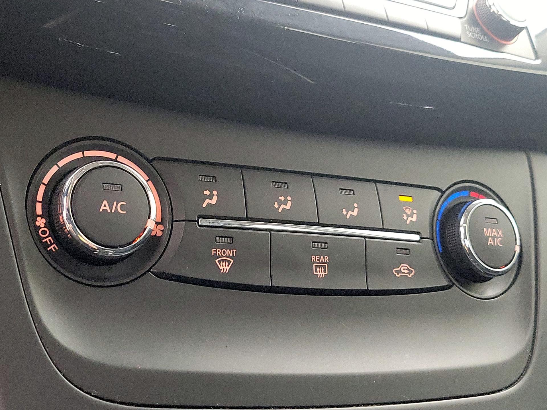 Thumbnail: 2017 Nissan Sentra - 16