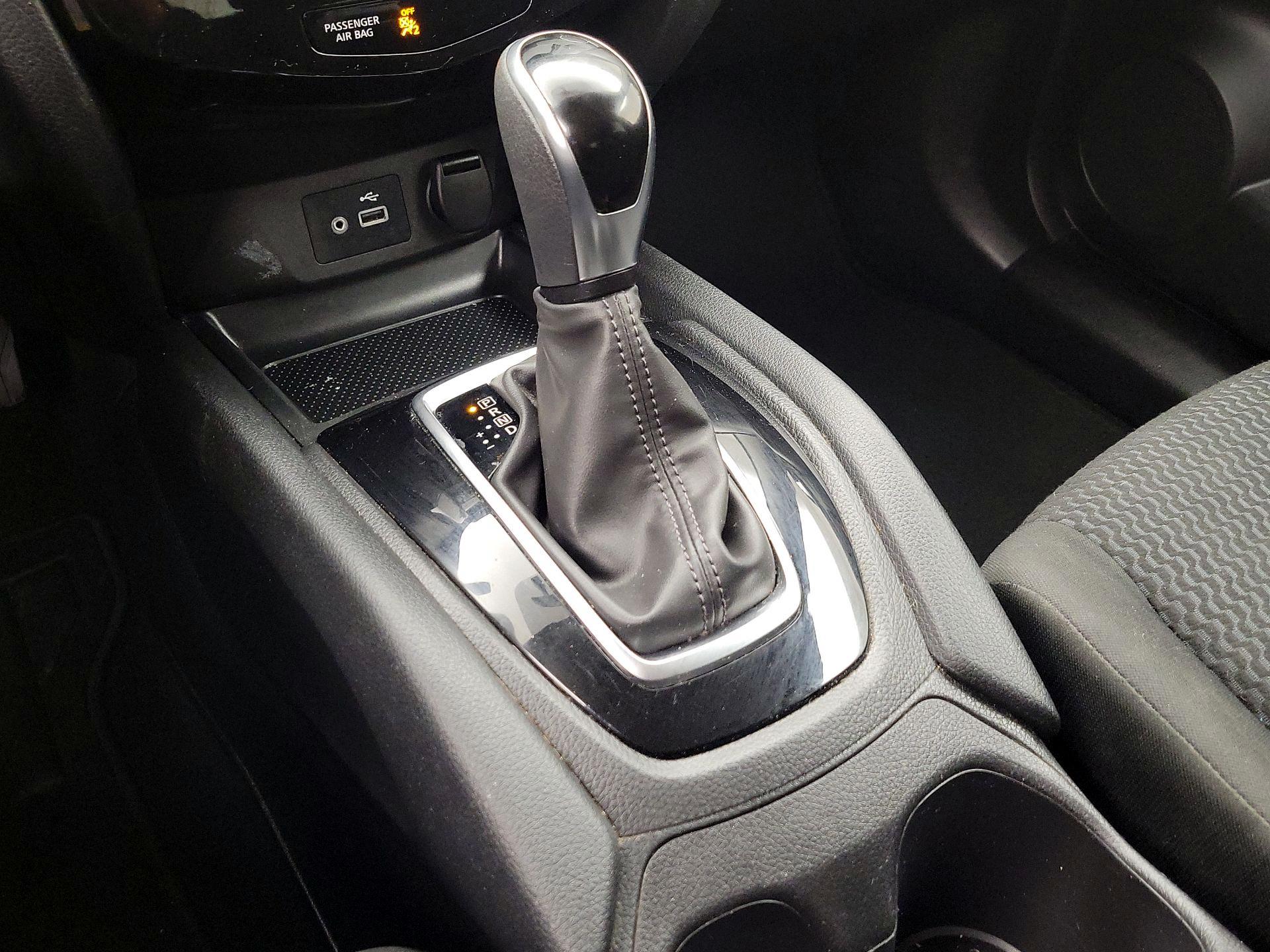 Thumbnail: 2019 Nissan Rogue Sport - 17