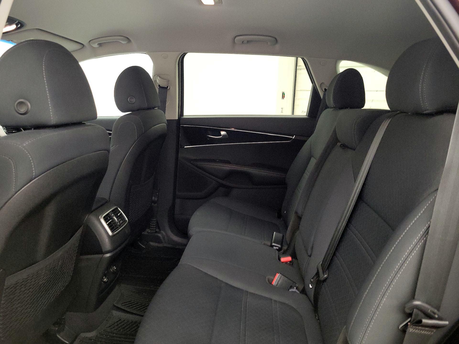 Thumbnail: 2019 Kia Sorento - 19