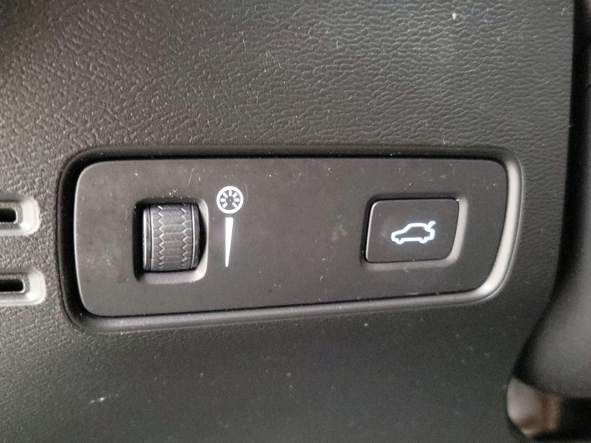 Thumbnail: 2019 Volvo XC40 - 13