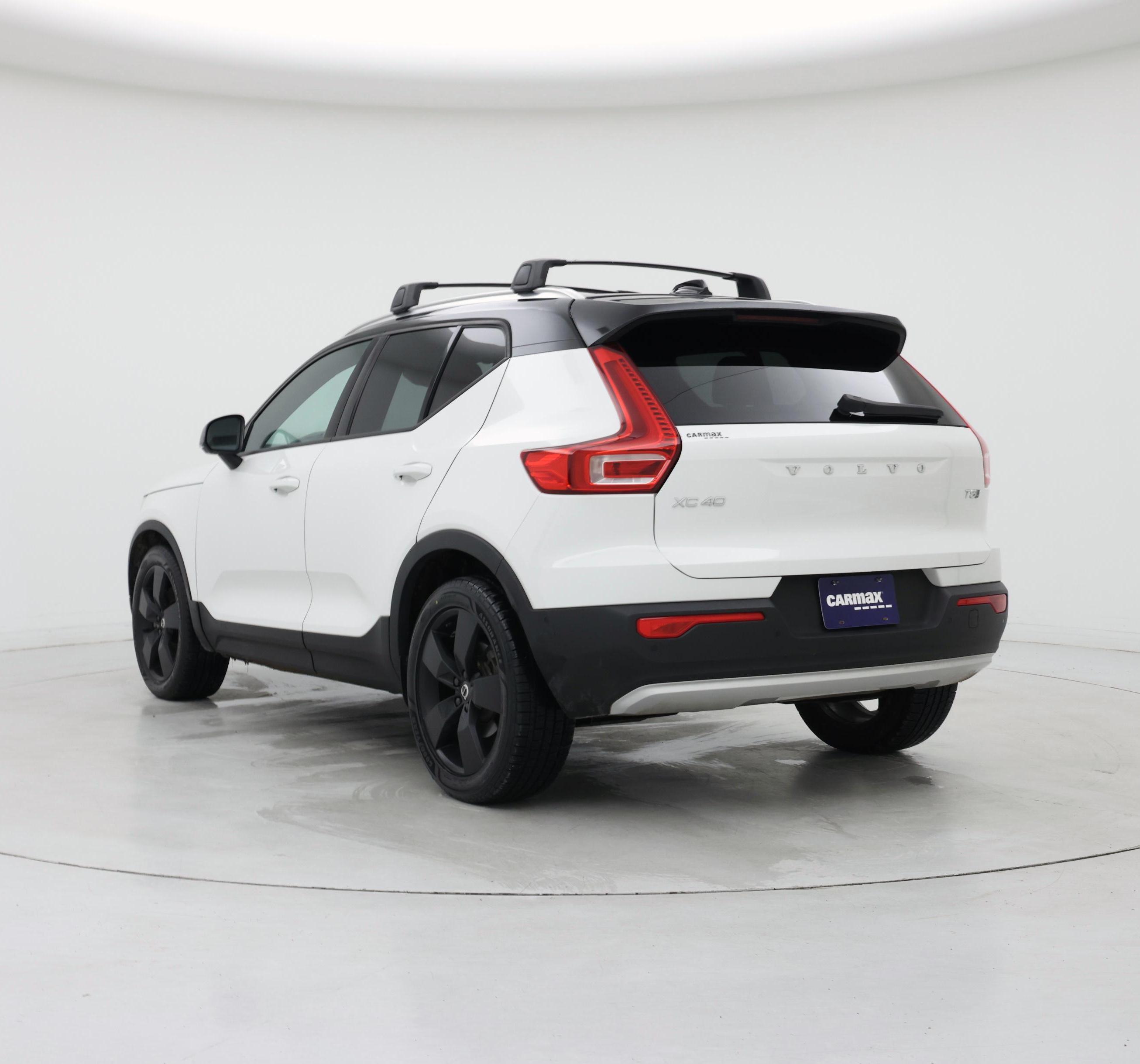 Thumbnail: 2019 Volvo XC40 - 2