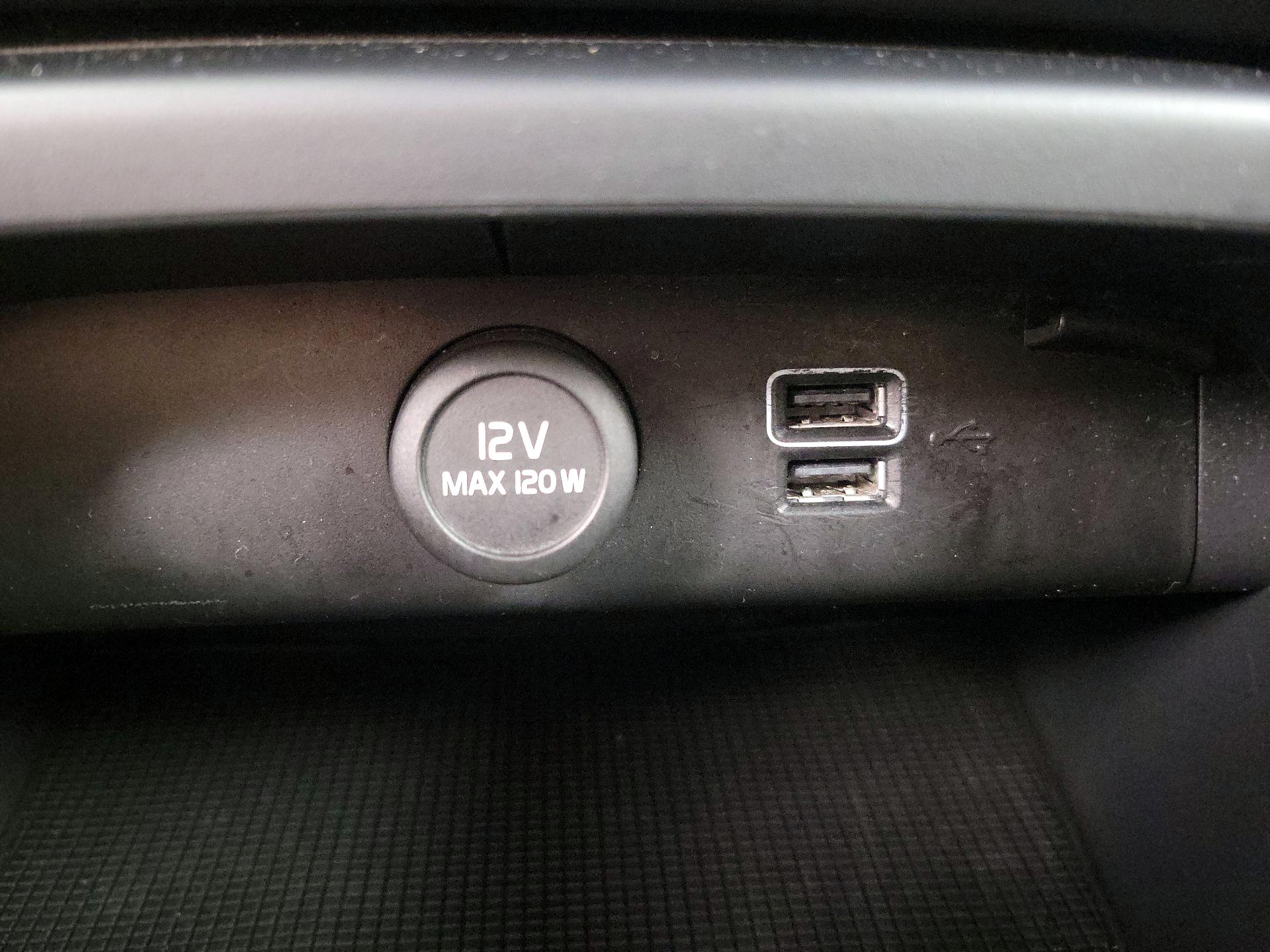 Thumbnail: 2019 Volvo XC40 - 19