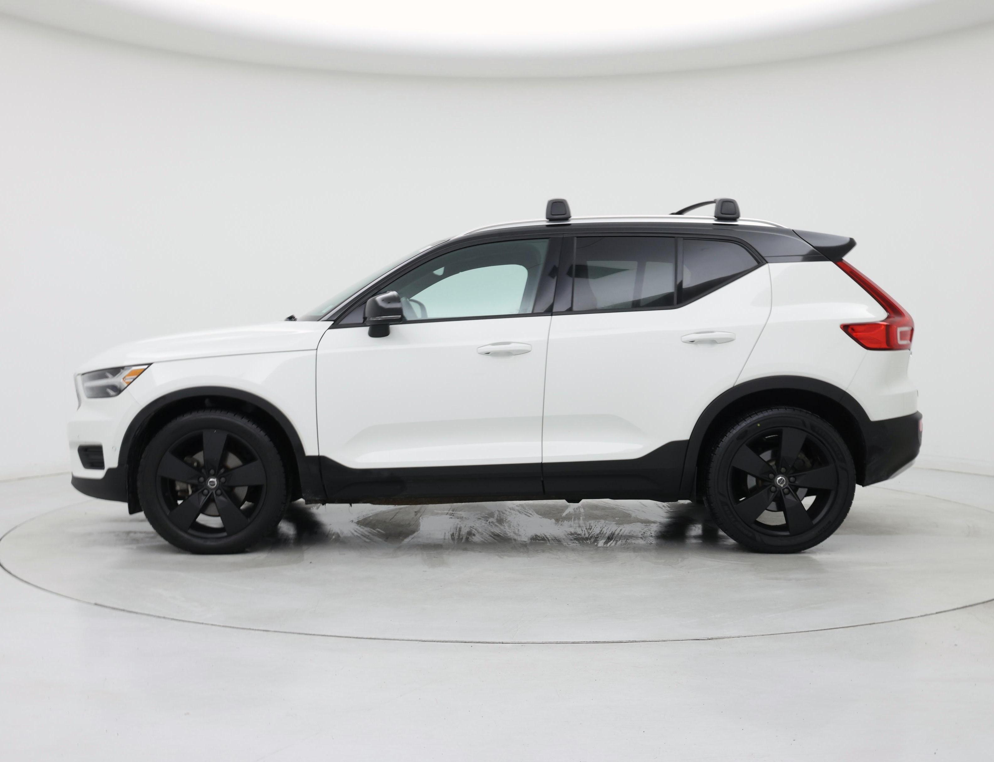 Thumbnail: 2019 Volvo XC40 - 3