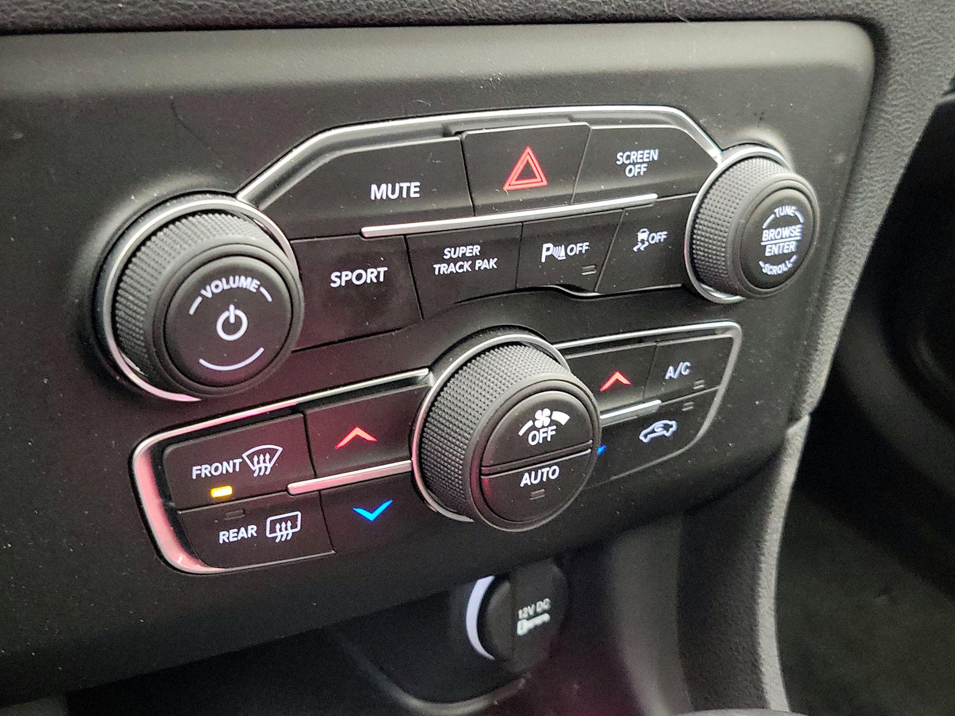 Thumbnail: 2017 Dodge Charger - 16