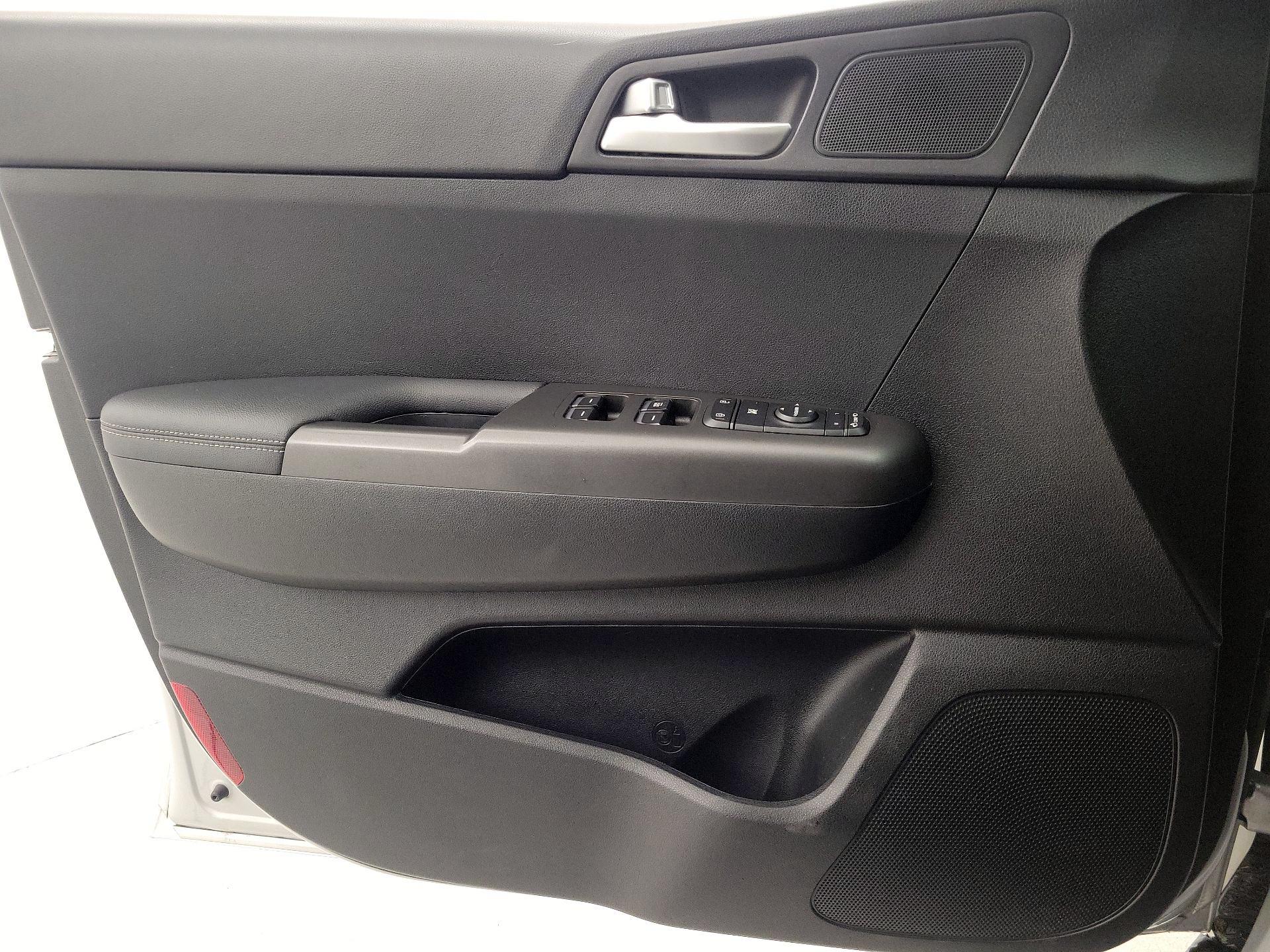 Thumbnail: 2020 Kia Sportage - 12