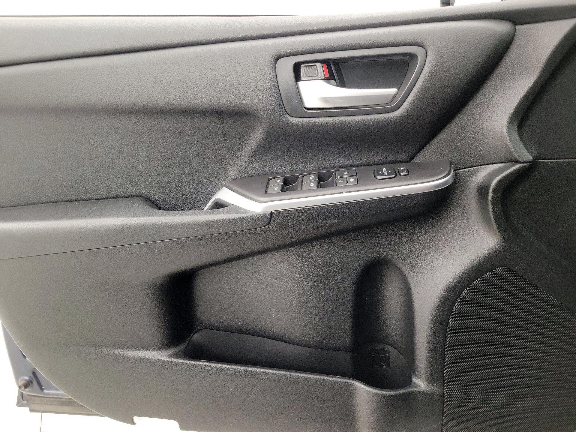 Thumbnail: 2017 Toyota Camry - 12