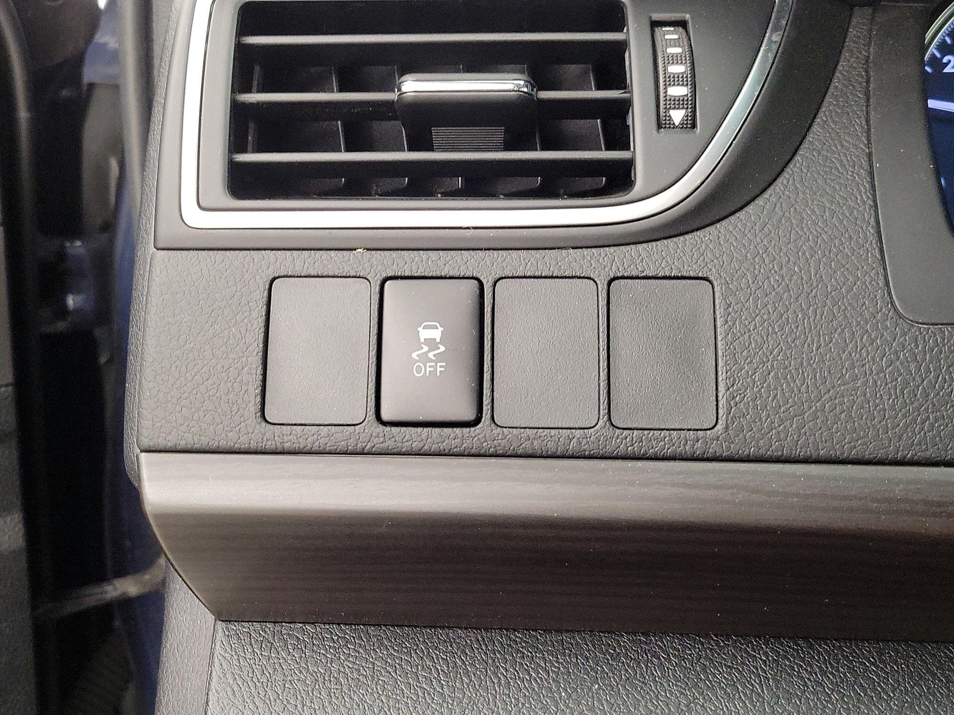 Thumbnail: 2017 Toyota Camry - 13