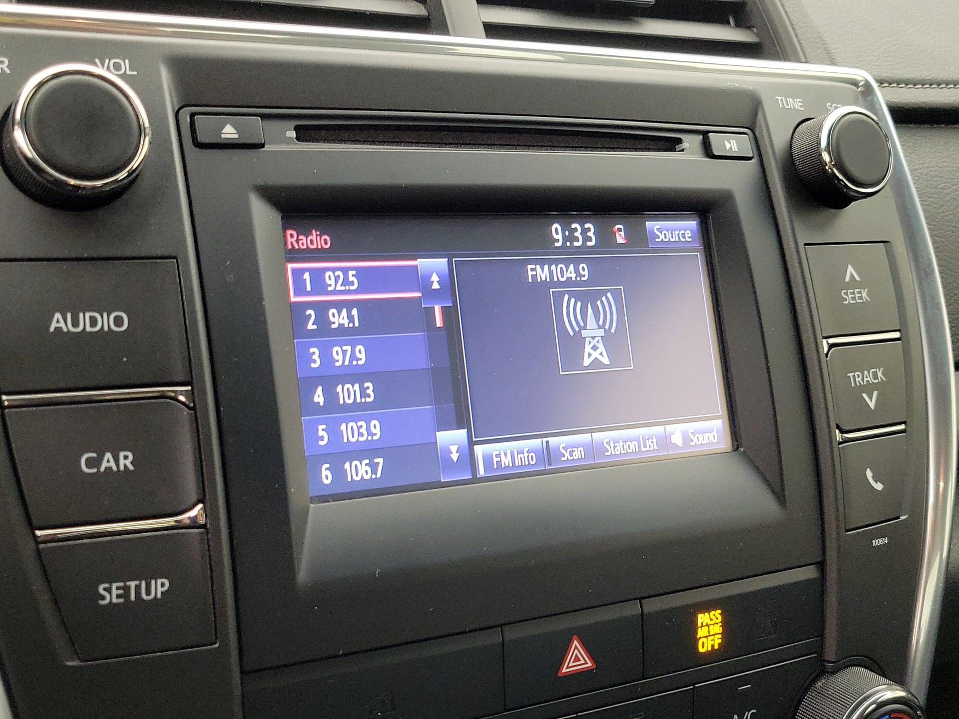 Thumbnail: 2017 Toyota Camry - 15