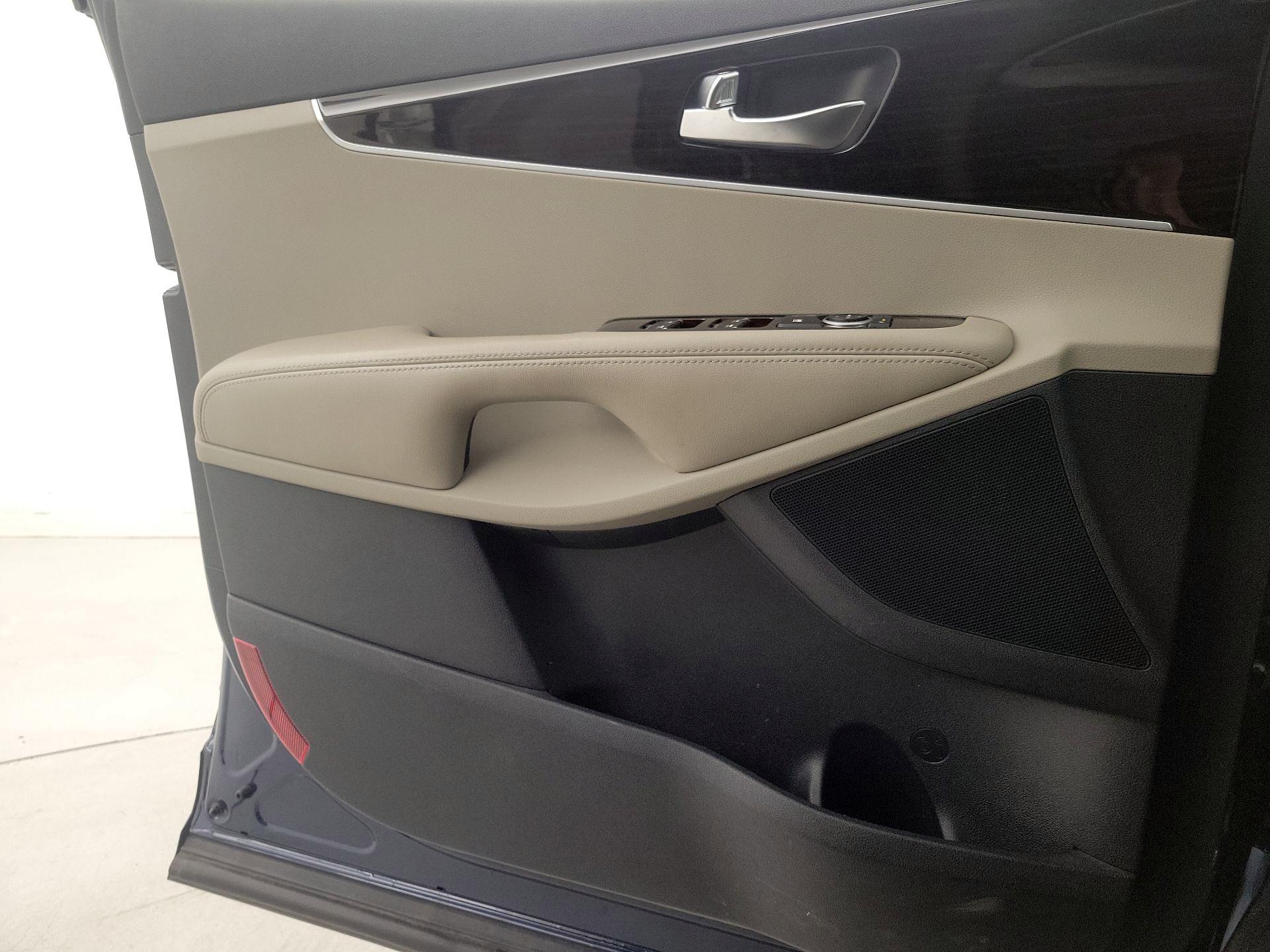 Thumbnail: 2019 Kia Sorento - 12