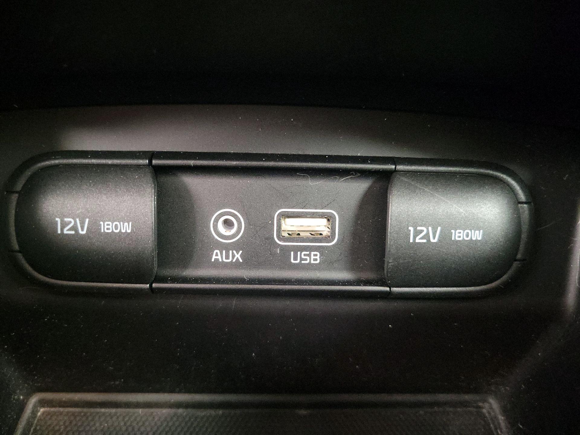 Thumbnail: 2019 Kia Sorento - 18