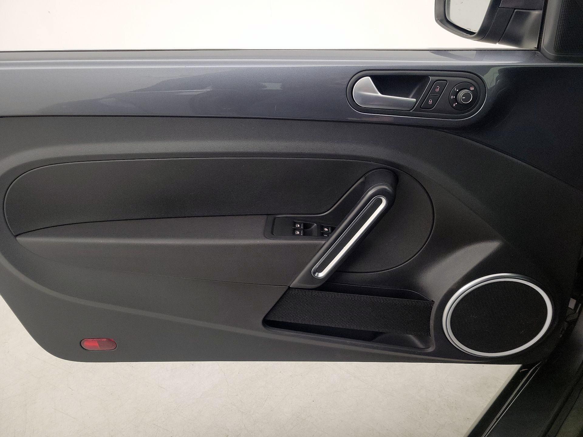 Thumbnail: 2016 Volkswagen Beetle - 12