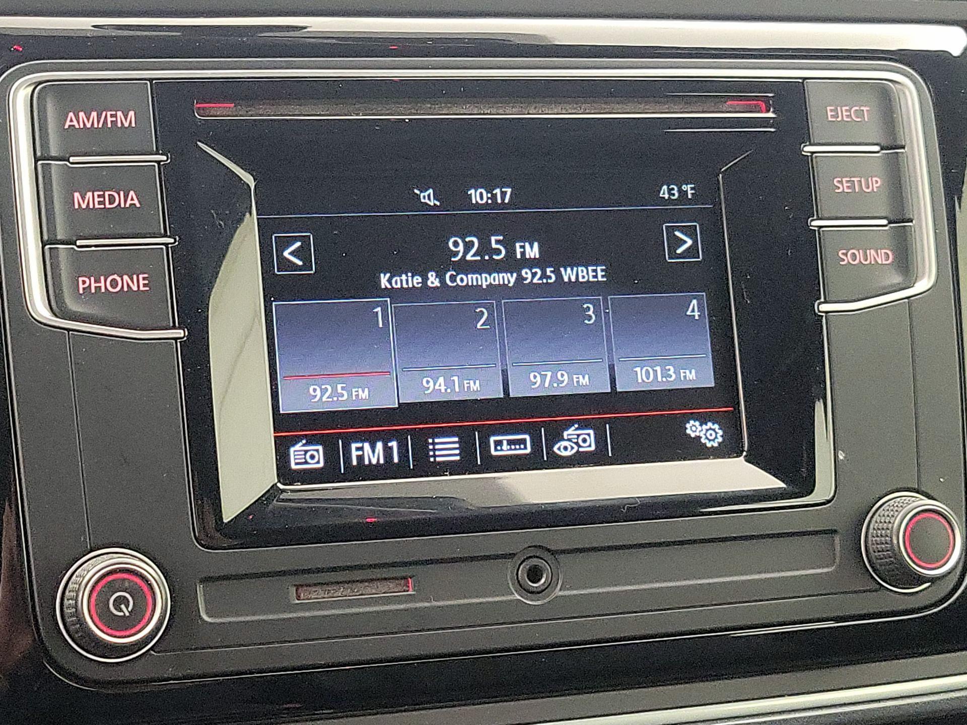 Thumbnail: 2016 Volkswagen Beetle - 14