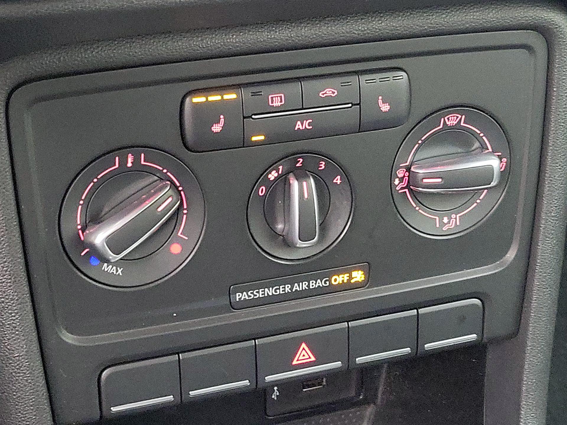 Thumbnail: 2016 Volkswagen Beetle - 15