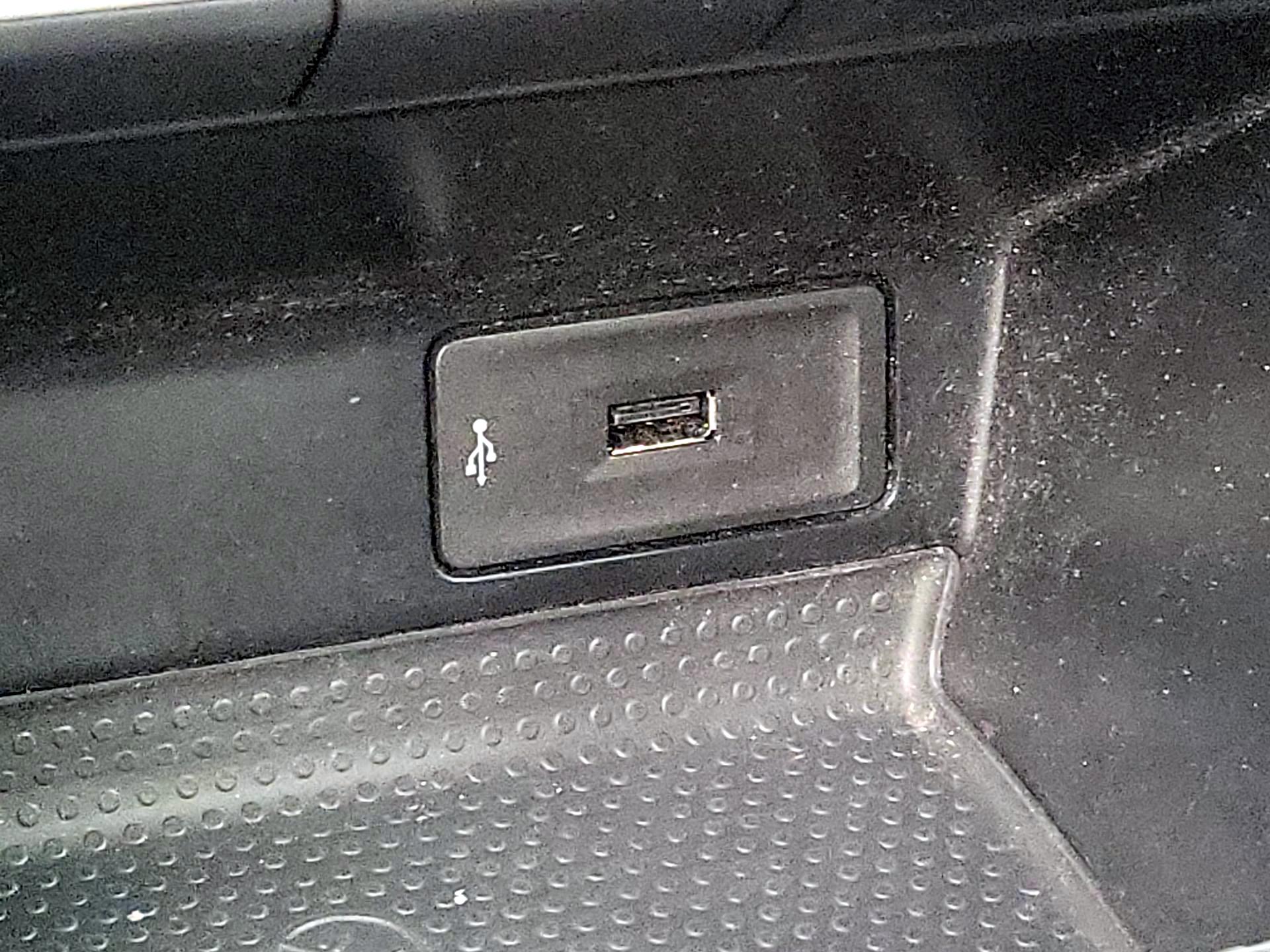 Thumbnail: 2016 Volkswagen Beetle - 17