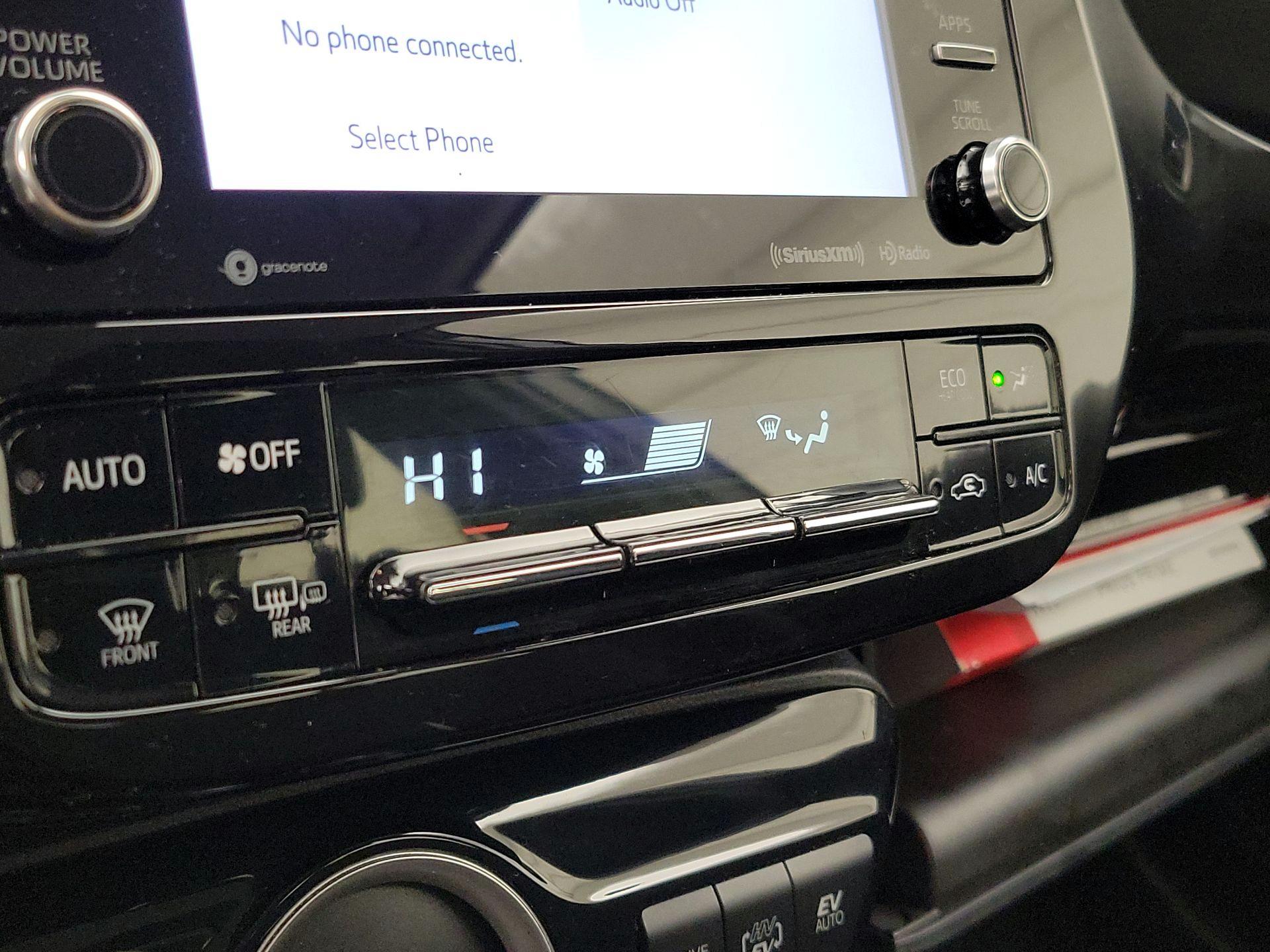 Thumbnail: 2022 Toyota Prius Prime - 16