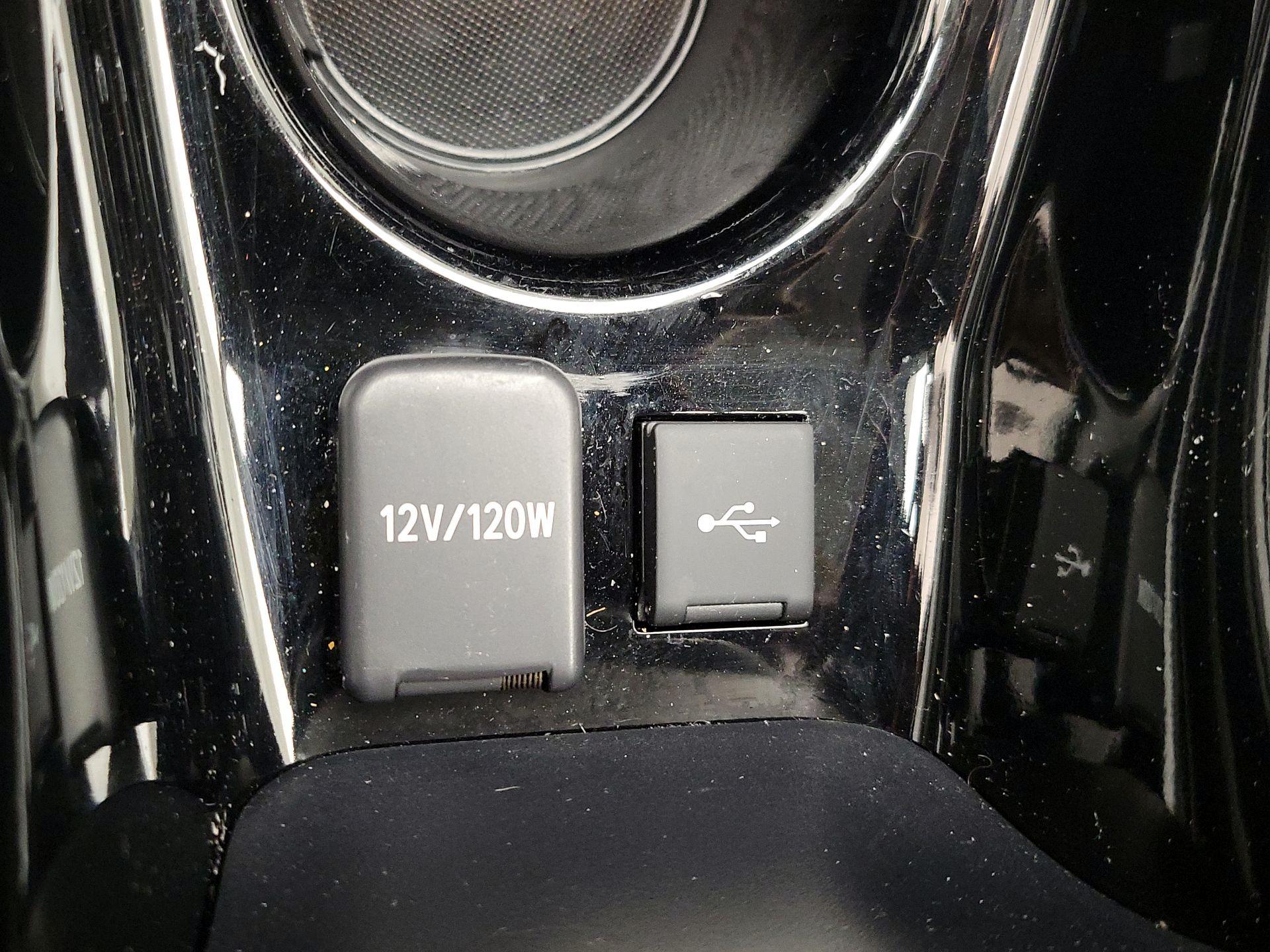 Thumbnail: 2022 Toyota Prius Prime - 18