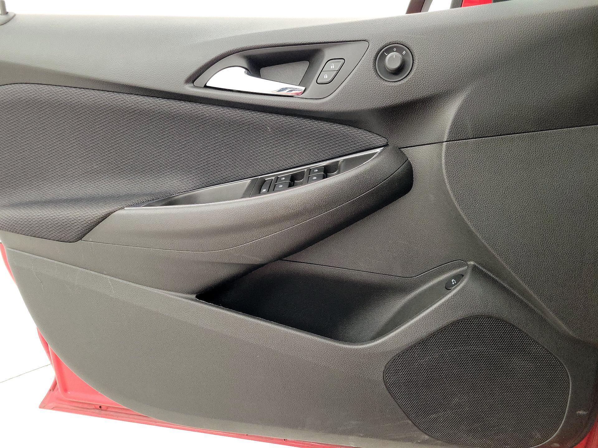 Thumbnail: 2018 Chevrolet Cruze - 12