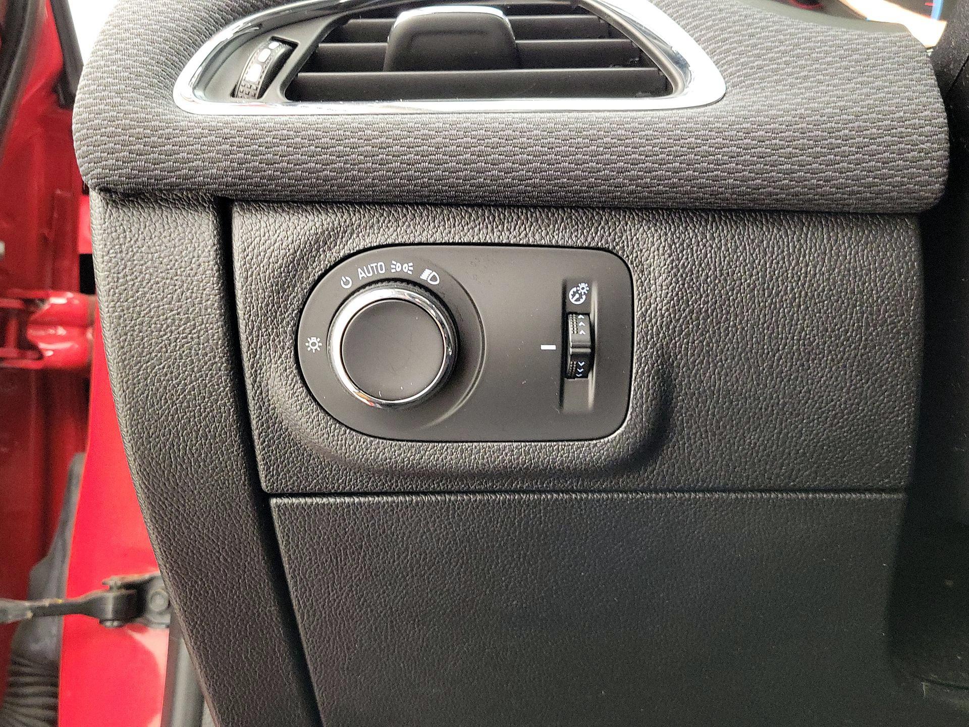 Thumbnail: 2018 Chevrolet Cruze - 13