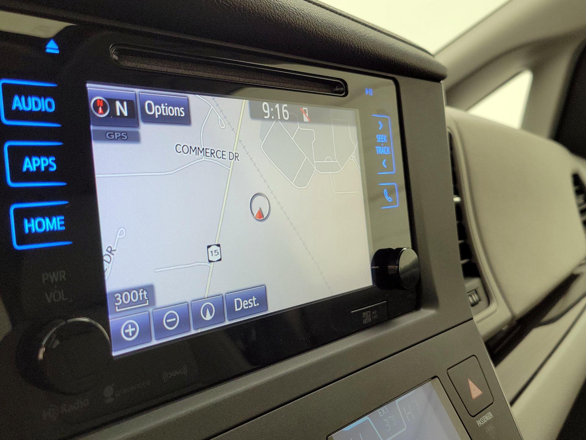 Thumbnail: 2017 Toyota Sienna - 14