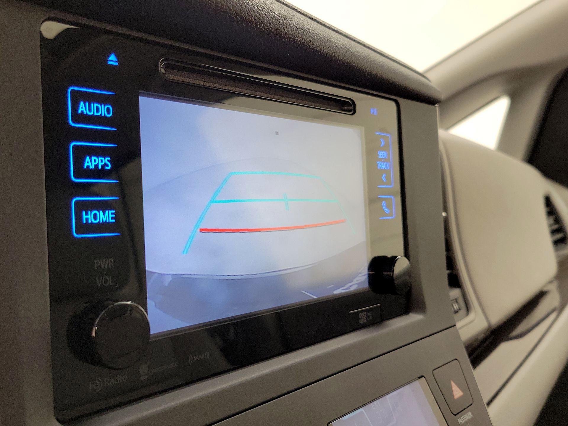 Thumbnail: 2017 Toyota Sienna - 15