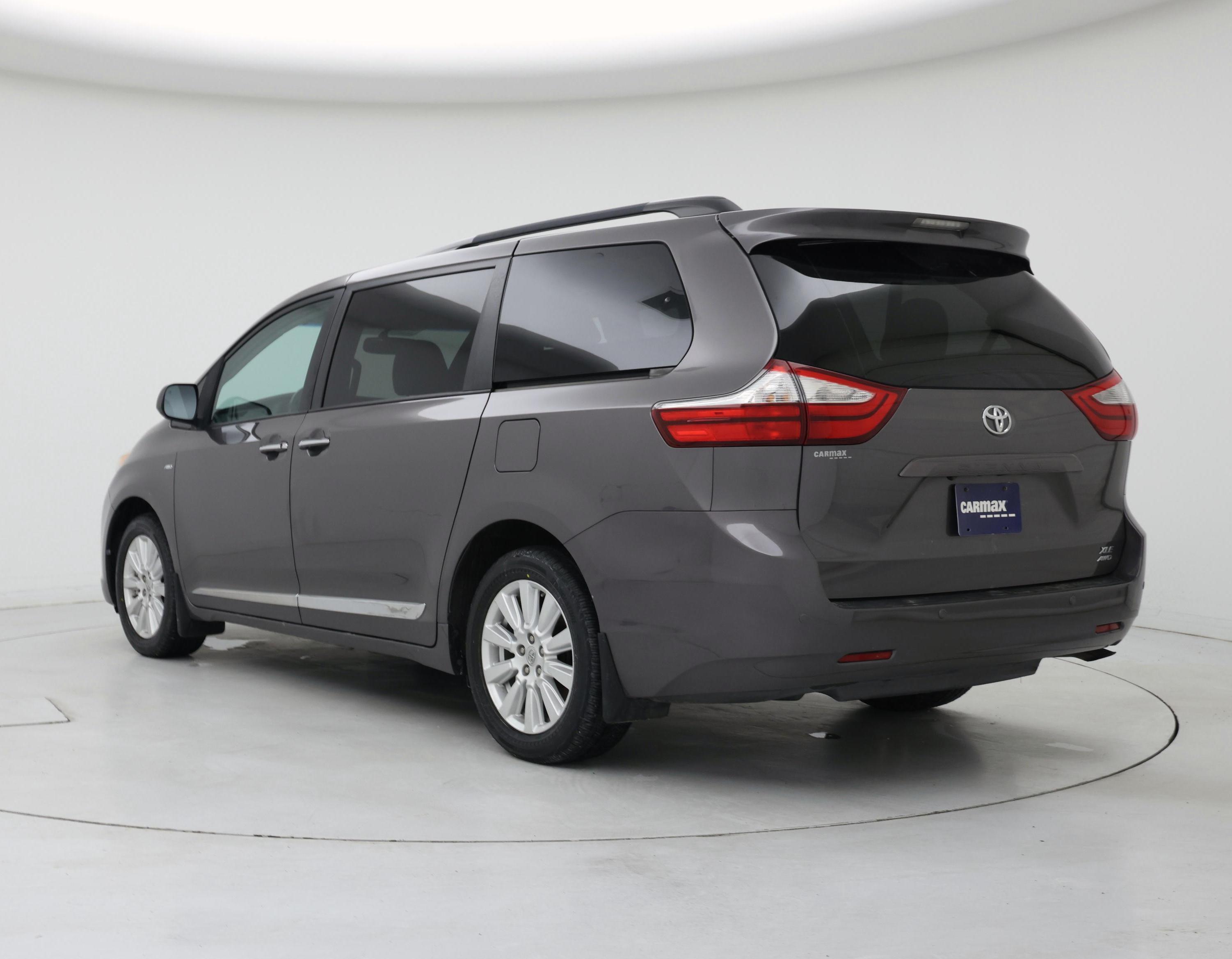 Thumbnail: 2017 Toyota Sienna - 2