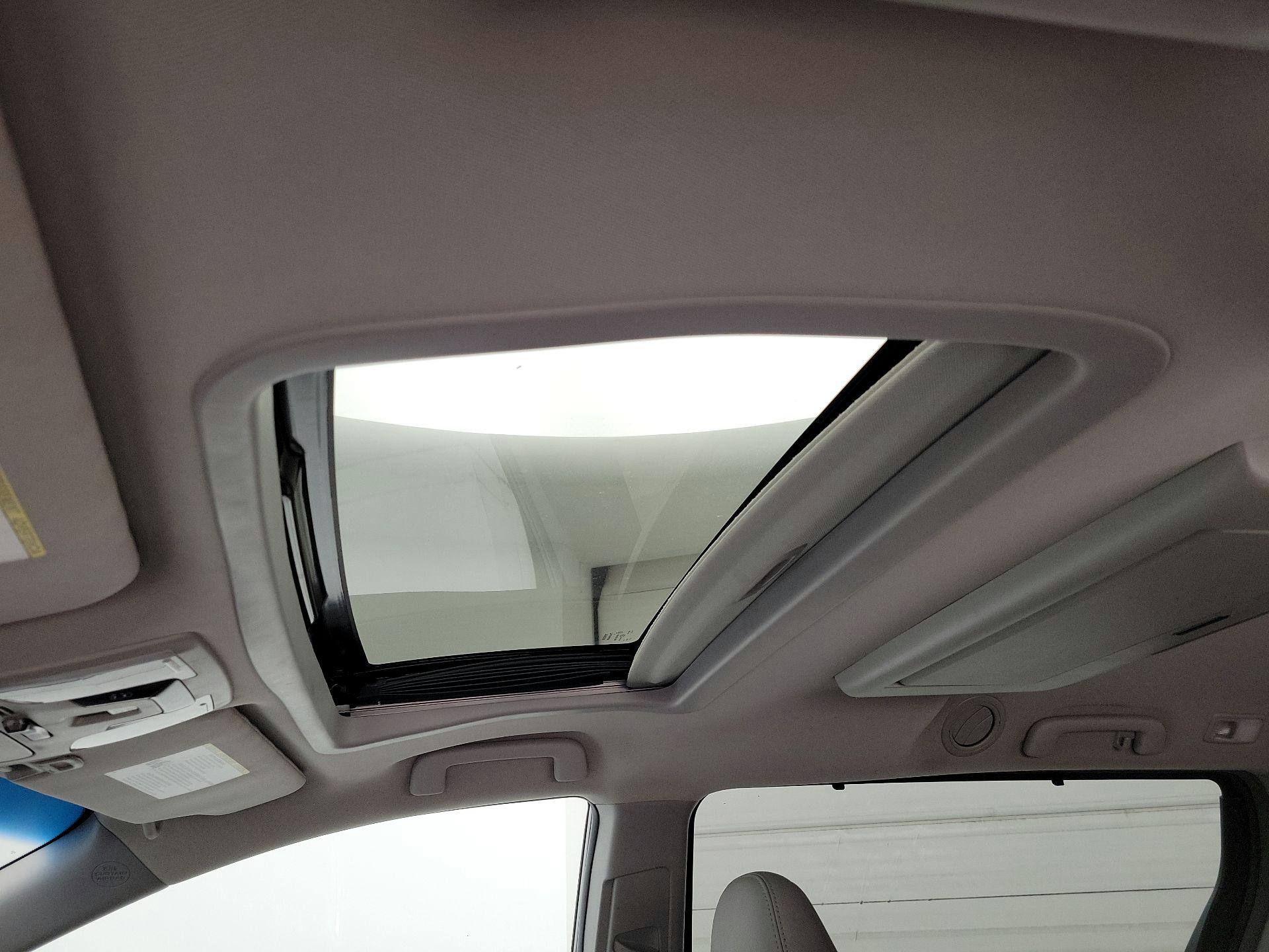 Thumbnail: 2017 Toyota Sienna - 20