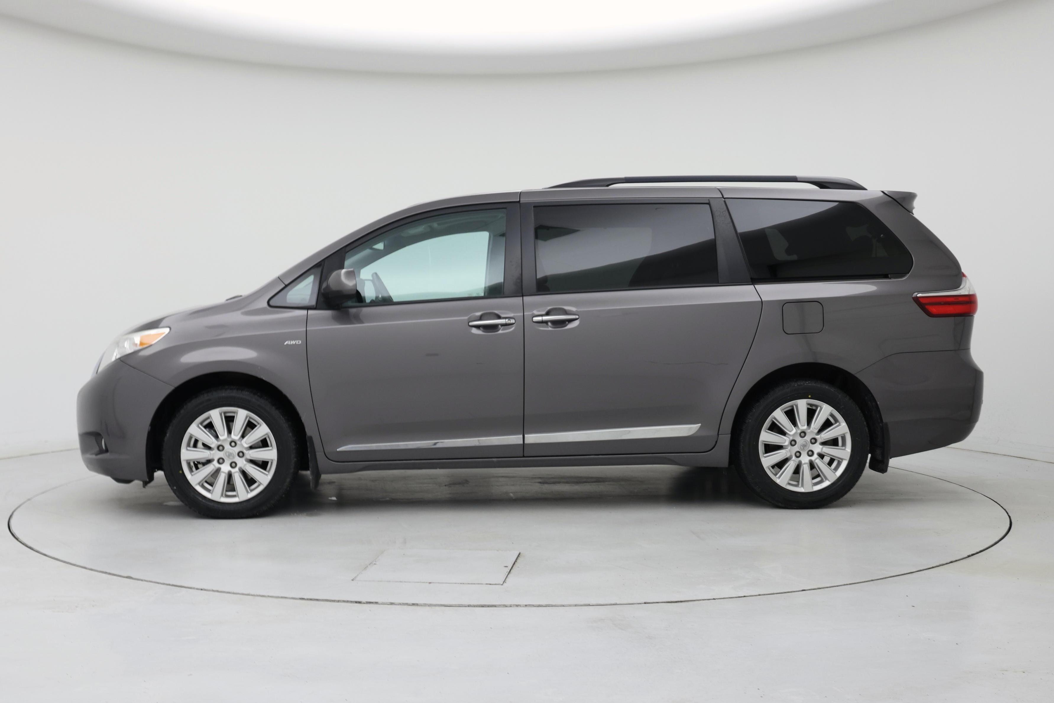 Thumbnail: 2017 Toyota Sienna - 3