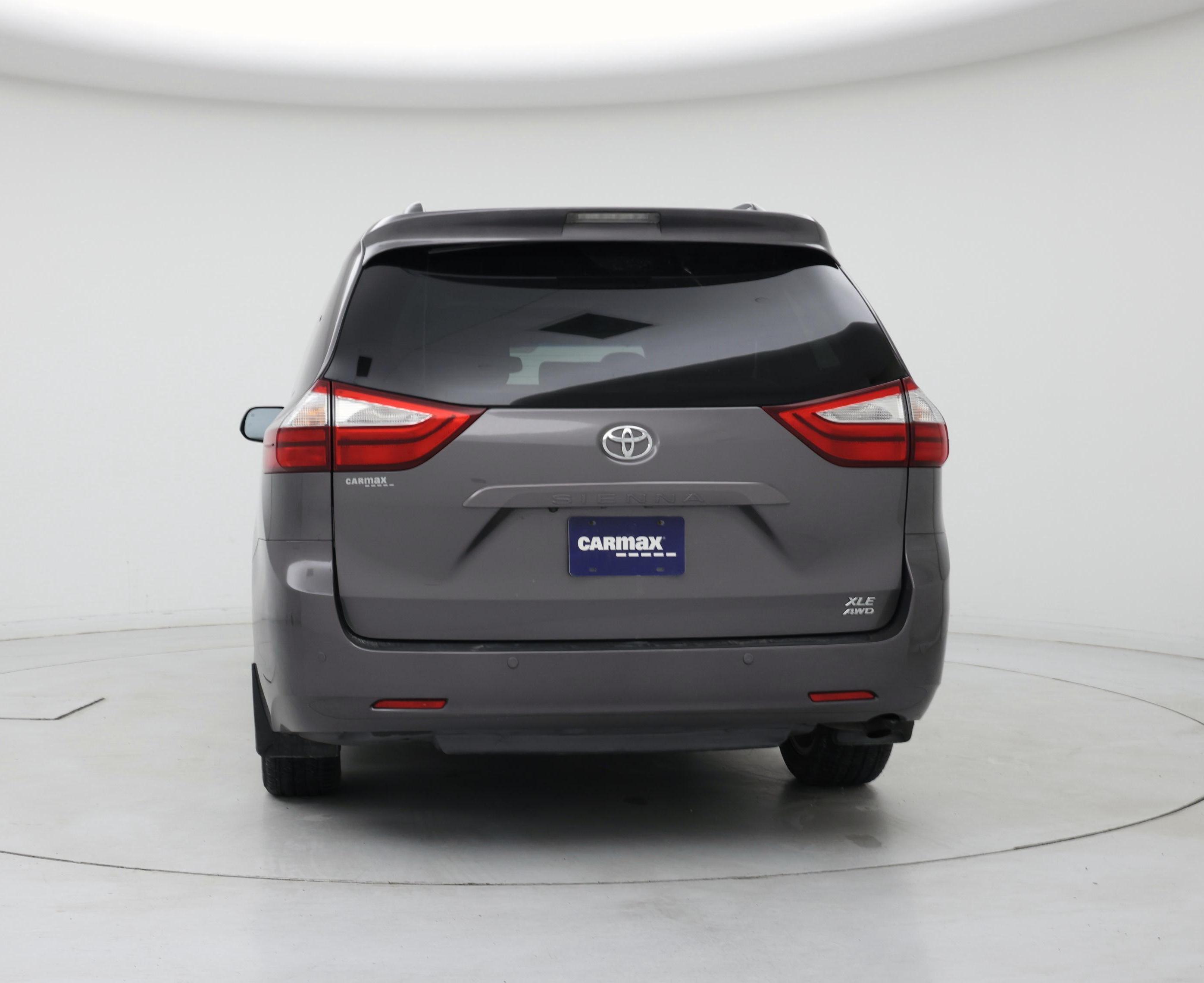 Thumbnail: 2017 Toyota Sienna - 6