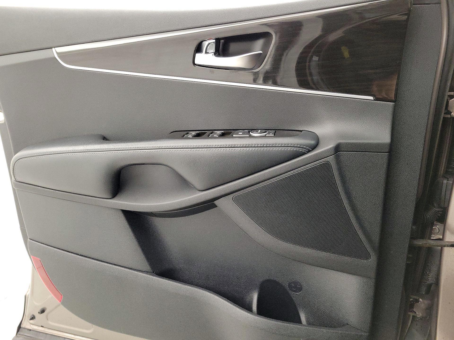 Thumbnail: 2019 Kia Sorento - 12