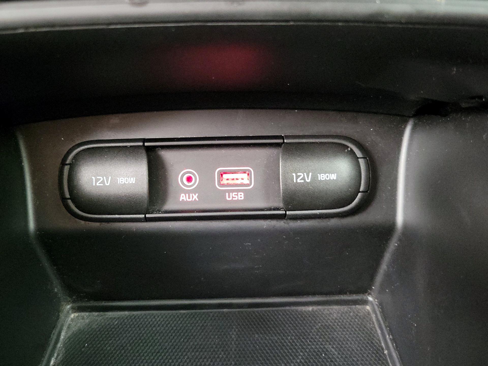 Thumbnail: 2019 Kia Sorento - 18