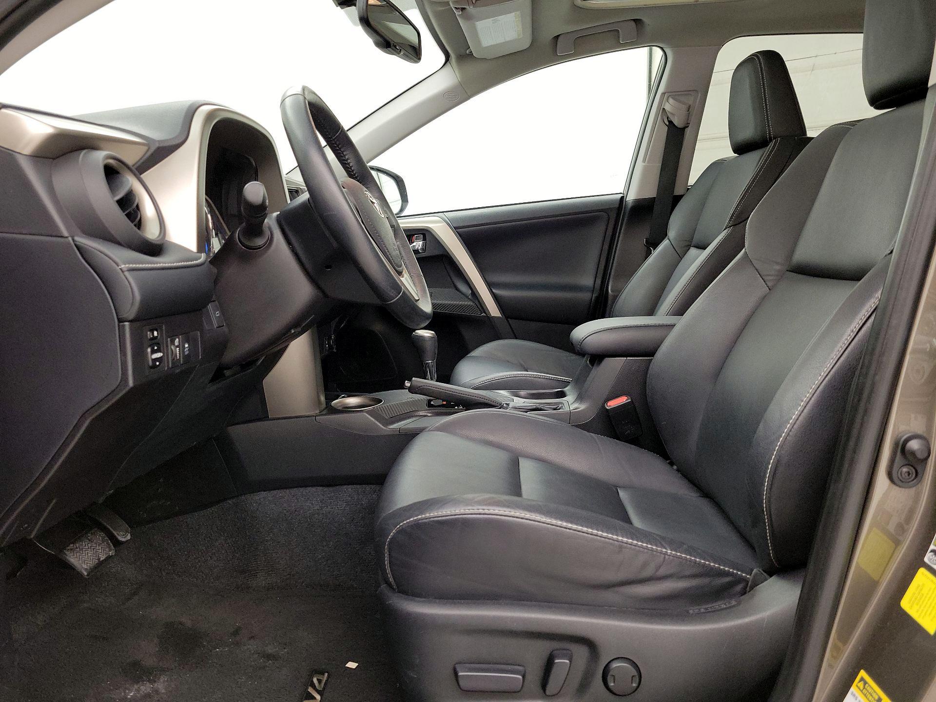 Thumbnail: 2015 Toyota RAV4 - 11