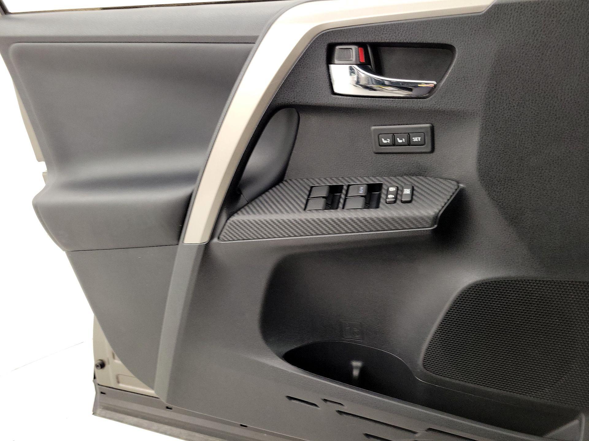 Thumbnail: 2015 Toyota RAV4 - 12