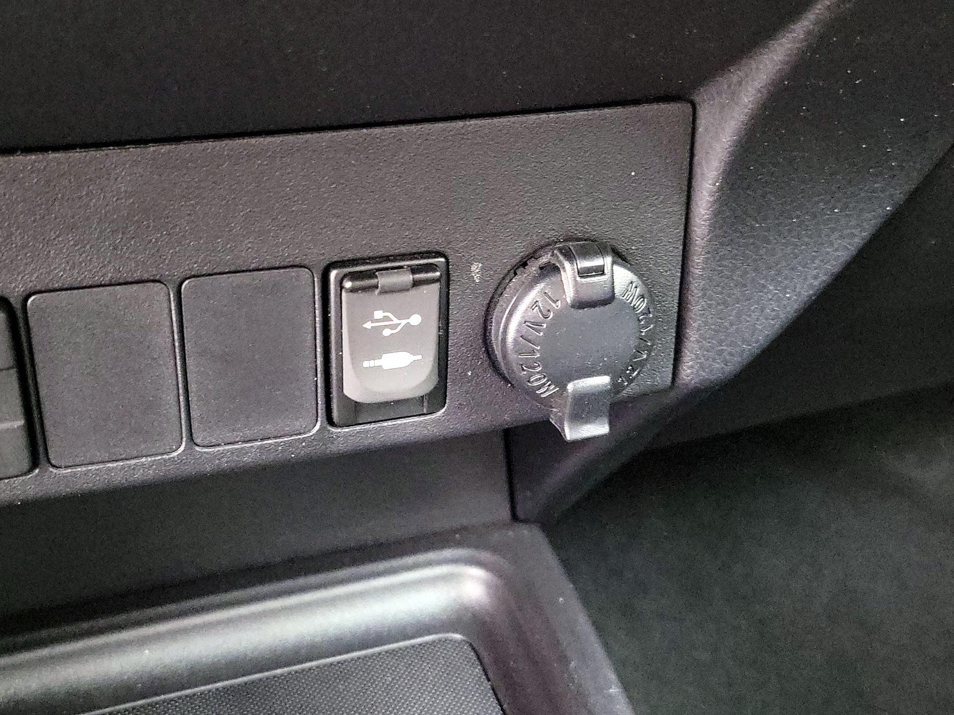 Thumbnail: 2015 Toyota RAV4 - 18